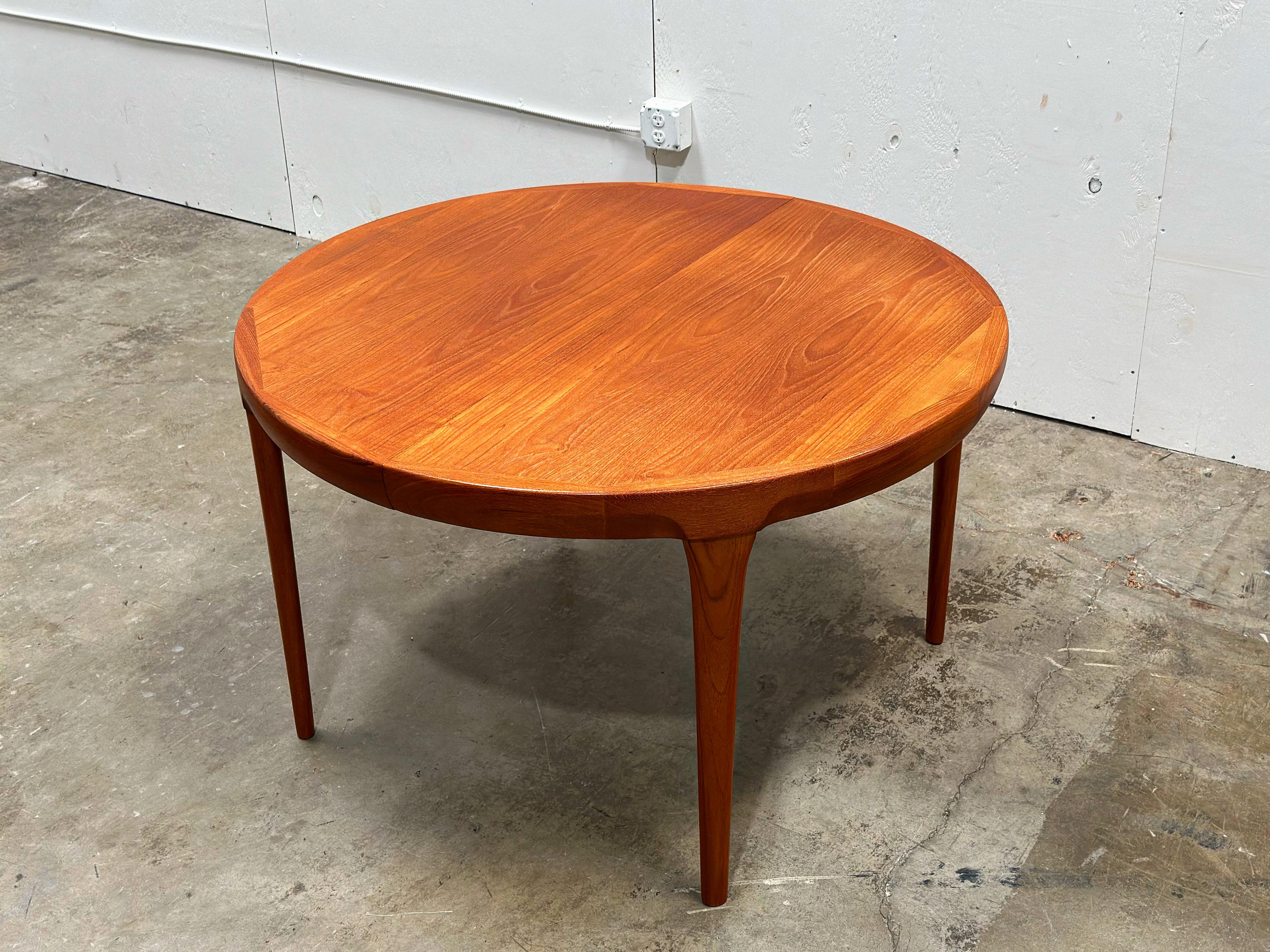 Ib Kofod Larsen Midcentury Teak Dining Table for Faarup - Round to Oval 6