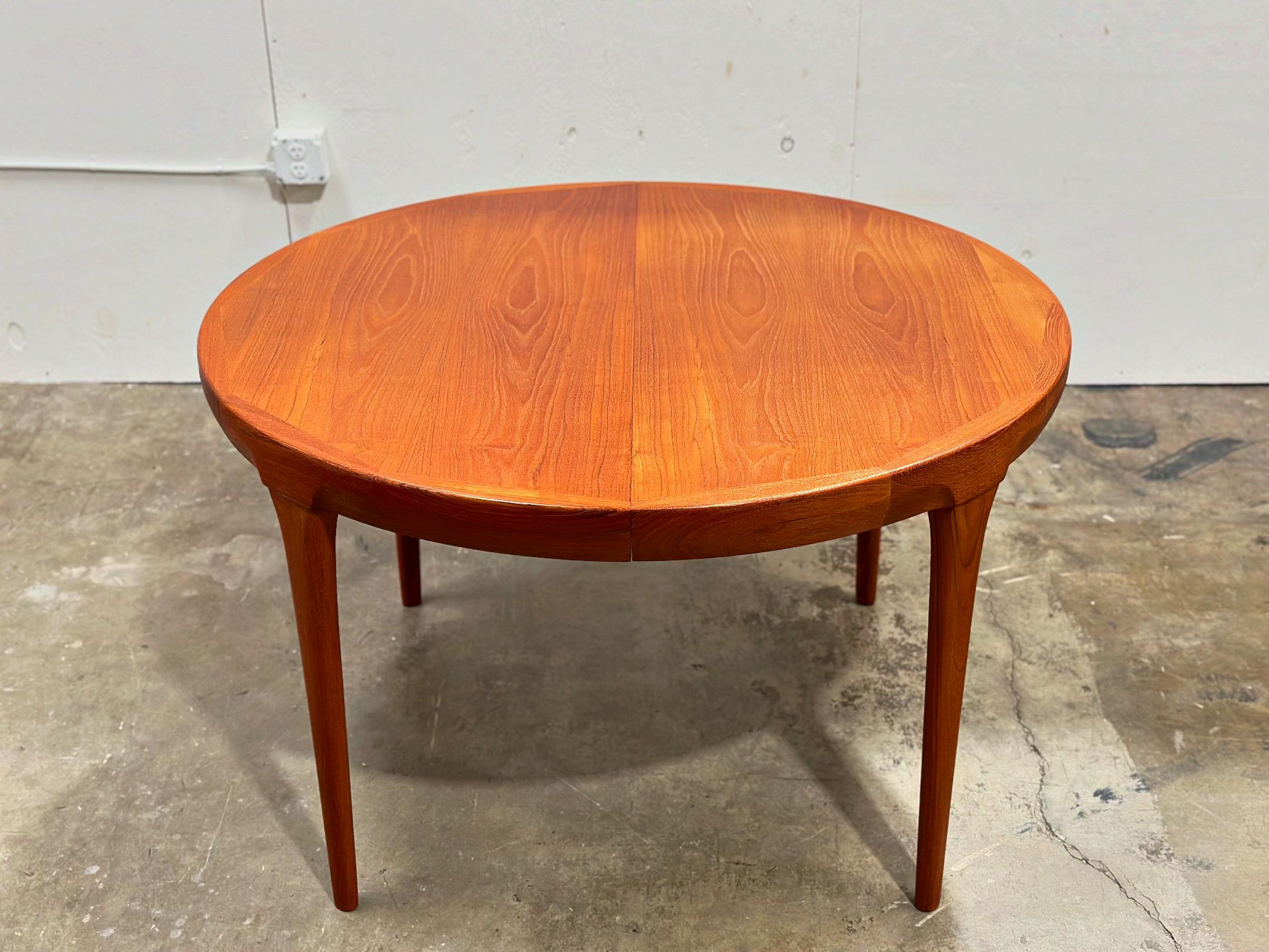 Mid-20th Century Ib Kofod Larsen Midcentury Teak Dining Table for Faarup - Round to Oval