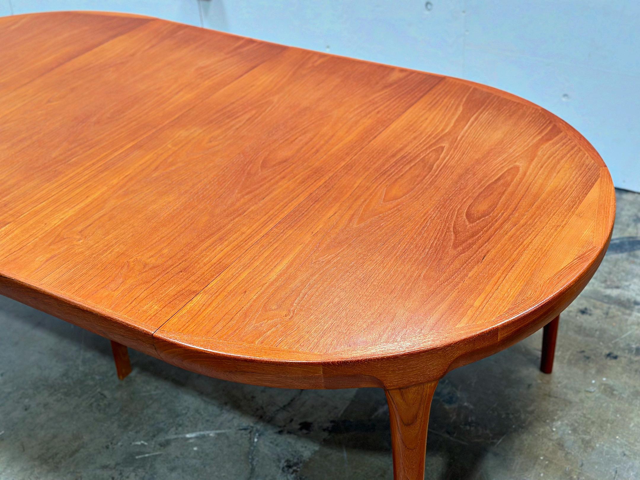 Ib Kofod Larsen Midcentury Teak Dining Table for Faarup - Round to Oval 2