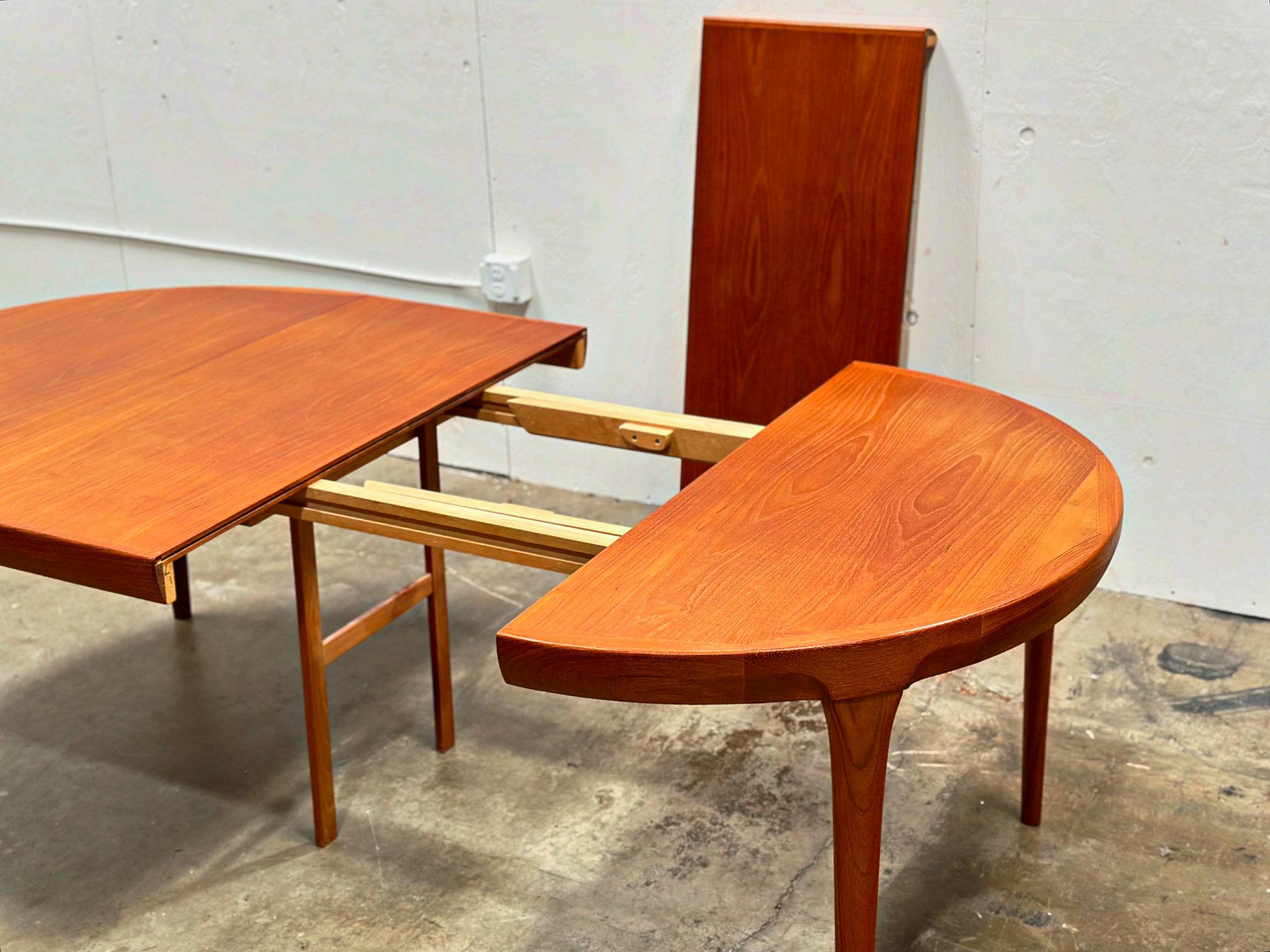 Ib Kofod Larsen Midcentury Teak Dining Table for Faarup - Round to Oval 3