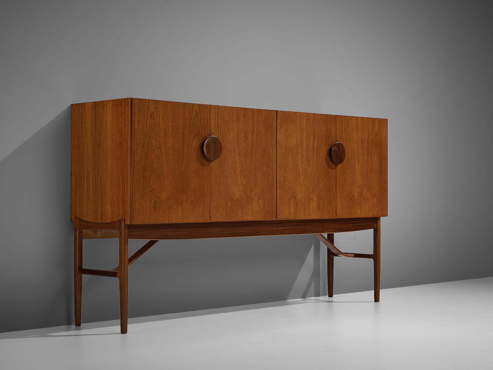 Ib Kofod-Larsen for G-Plan/E. Gomme Ltd., sideboard, model 4060, teak, rosewood, Denmark/United Kingdom, 1960s

Excellent sideboard, designed by Ib Kofod-Larsen for G-Plan in 1966. This highly succesful British furniture brand manufactured an entire