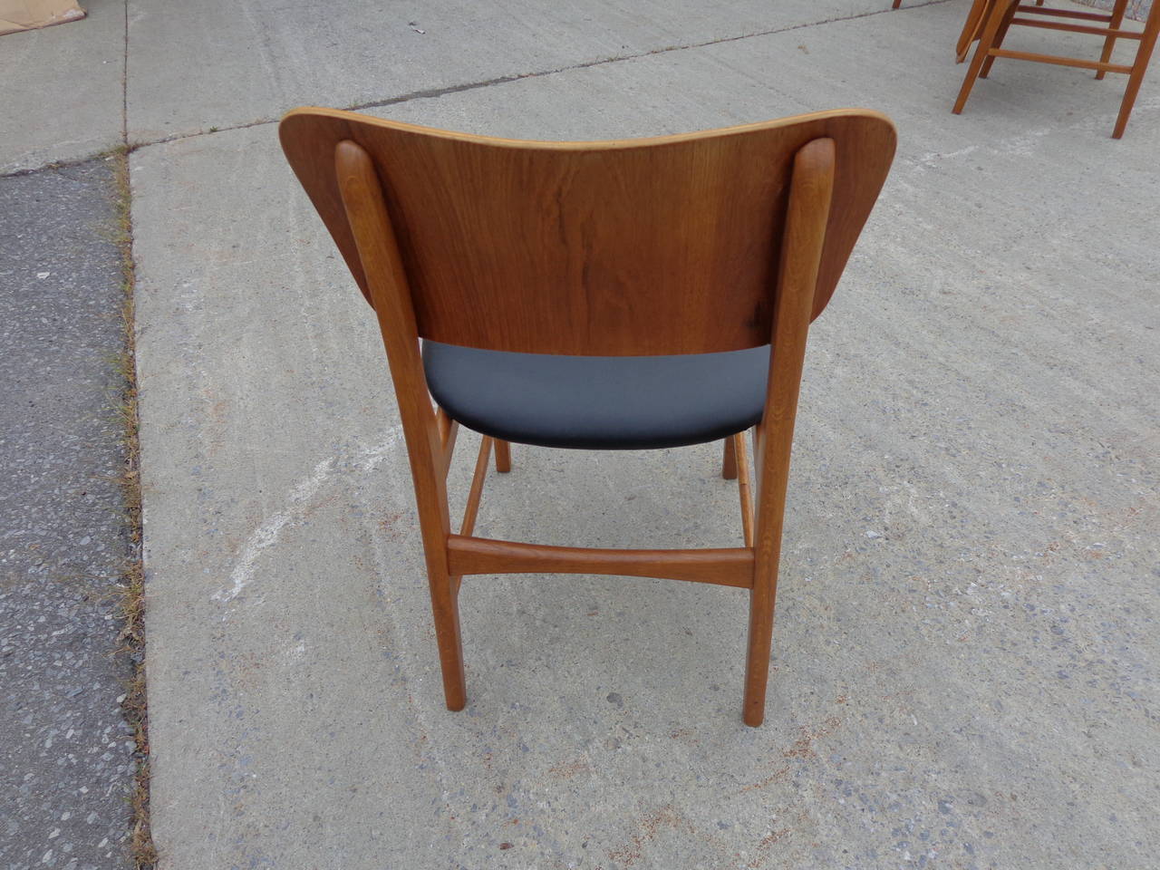 Ib Kofod-Larsen Oak Frame Chair with Teak Back and New Leatherette Upholstery In Excellent Condition For Sale In Ottawa, ON