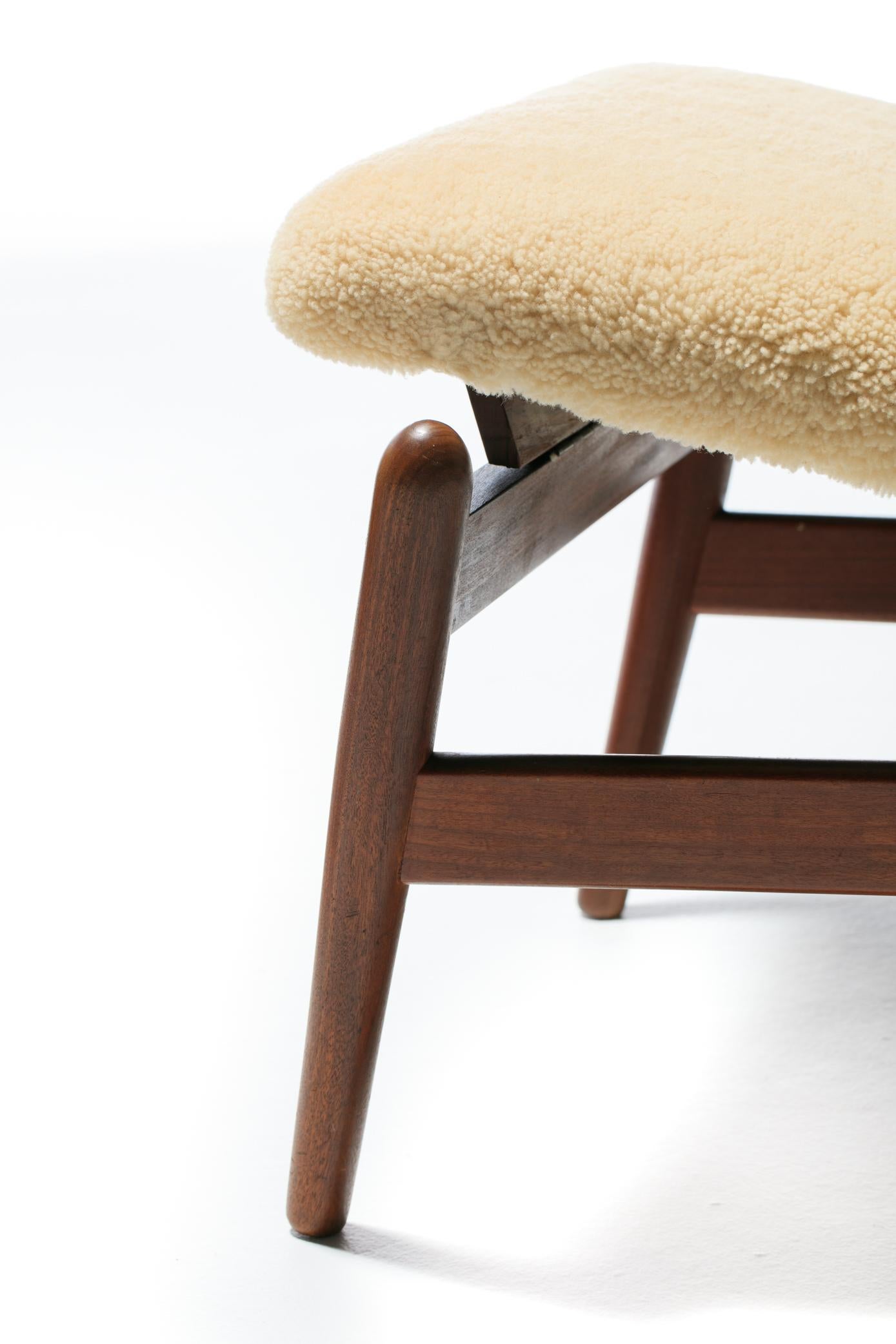 Ib Kofod Larsen Oatmeal Sheepskin & Walnut Reclining Lounge Chair & Ottoman  For Sale 5