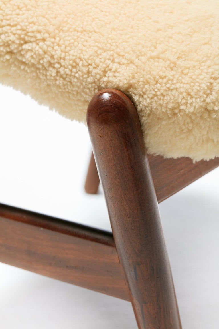 Ib Kofod Larsen Oatmeal Sheepskin & Walnut Reclining Lounge Chair & Ottoman  For Sale 6