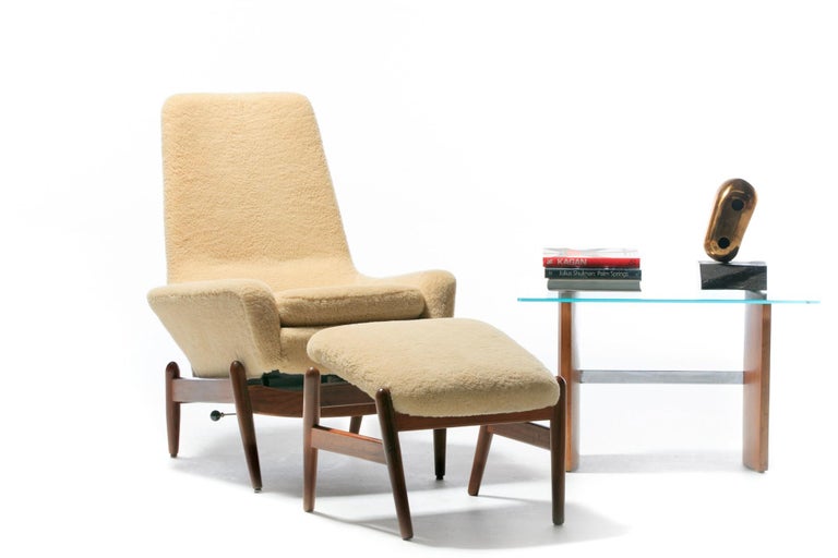 Ib Kofod Larsen Oatmeal Sheepskin & Walnut Reclining Lounge Chair & Ottoman  For Sale 7