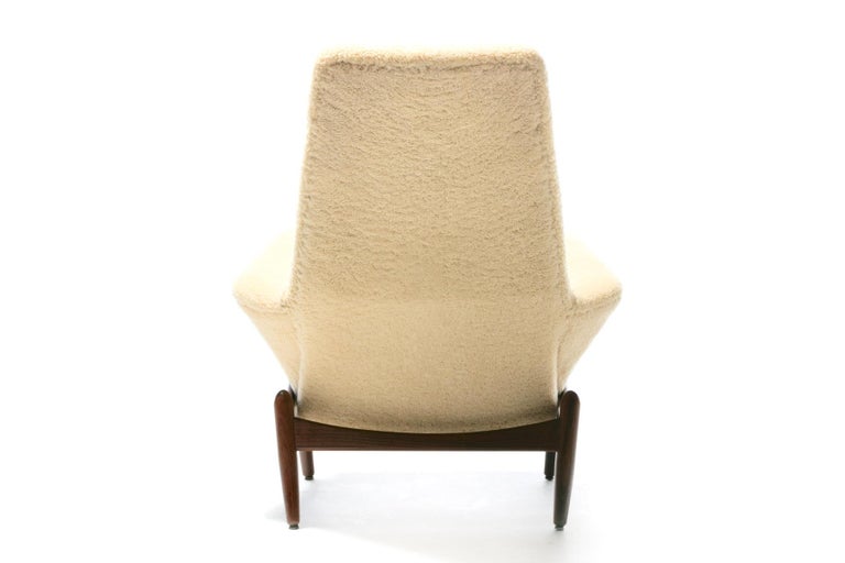 Ib Kofod Larsen Oatmeal Sheepskin & Walnut Reclining Lounge Chair & Ottoman  For Sale 8