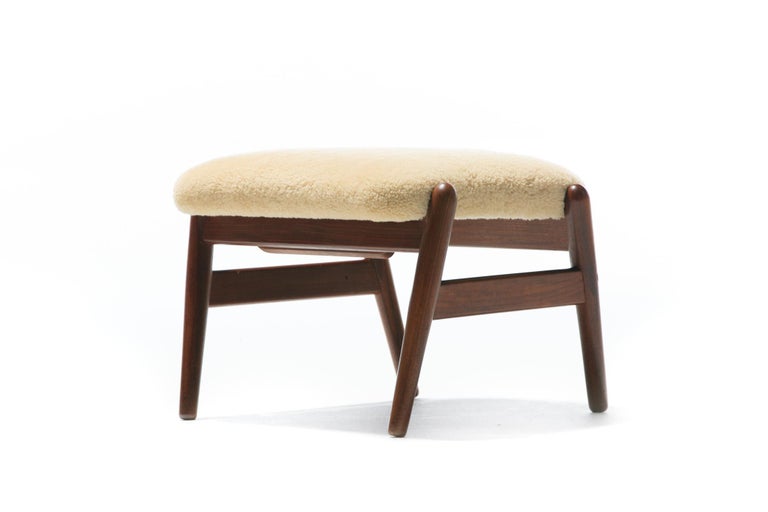 Ib Kofod Larsen Oatmeal Sheepskin & Walnut Reclining Lounge Chair & Ottoman  For Sale 12