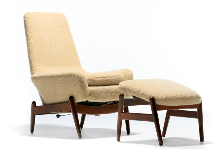 Ib Kofod Larsen Oatmeal Sheepskin & Walnut Reclining Lounge Chair & Ottoman  For Sale 14