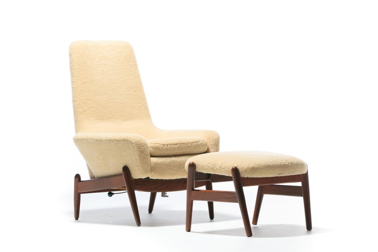 Ib Kofod Larsen Oatmeal Sheepskin & Walnut Reclining Lounge Chair & Ottoman  For Sale 1