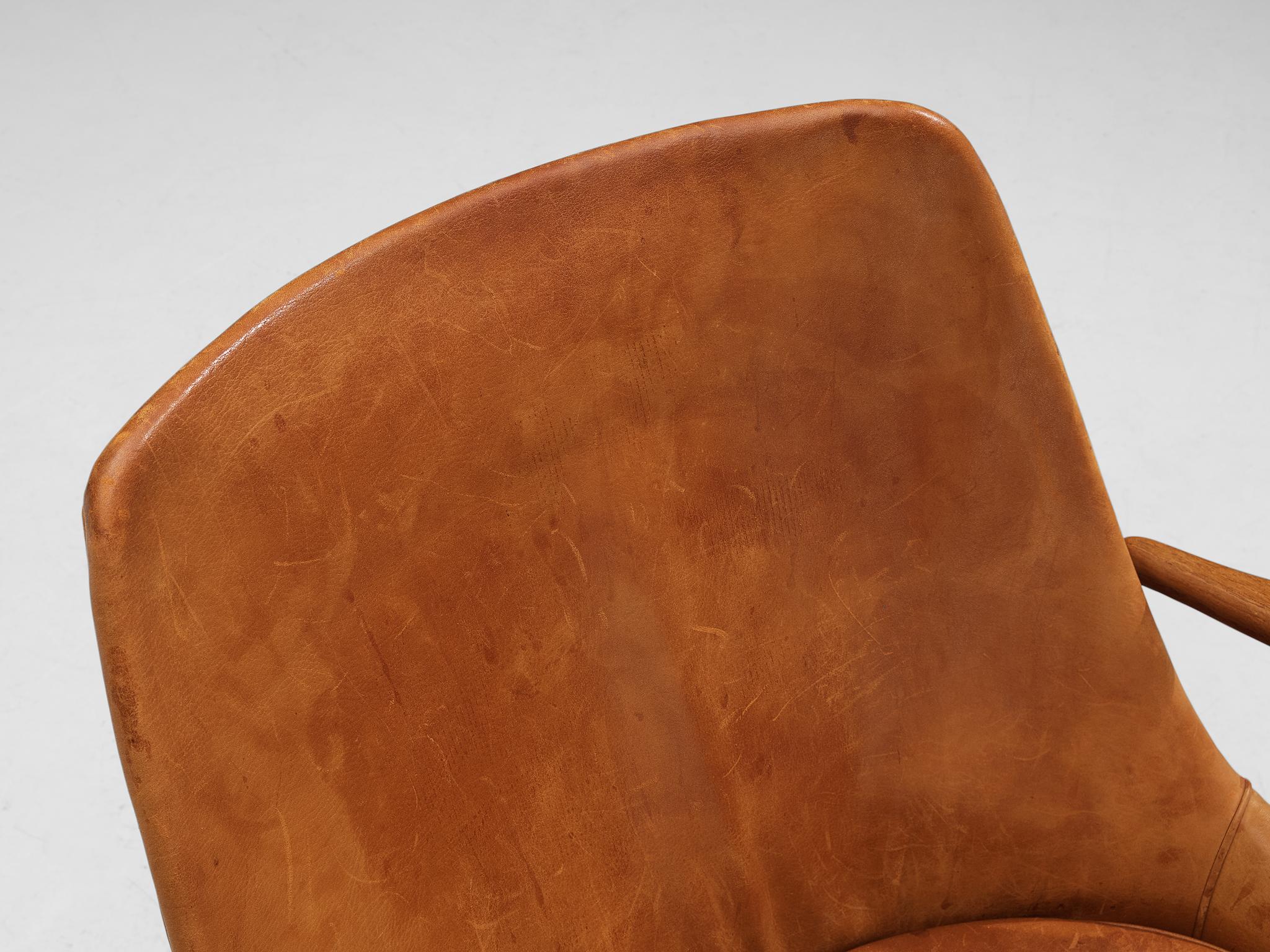 Ib Kofod-Larsen Pair of ‘Seal’ Lounge Chairs in Cognac Leather and Teak 2