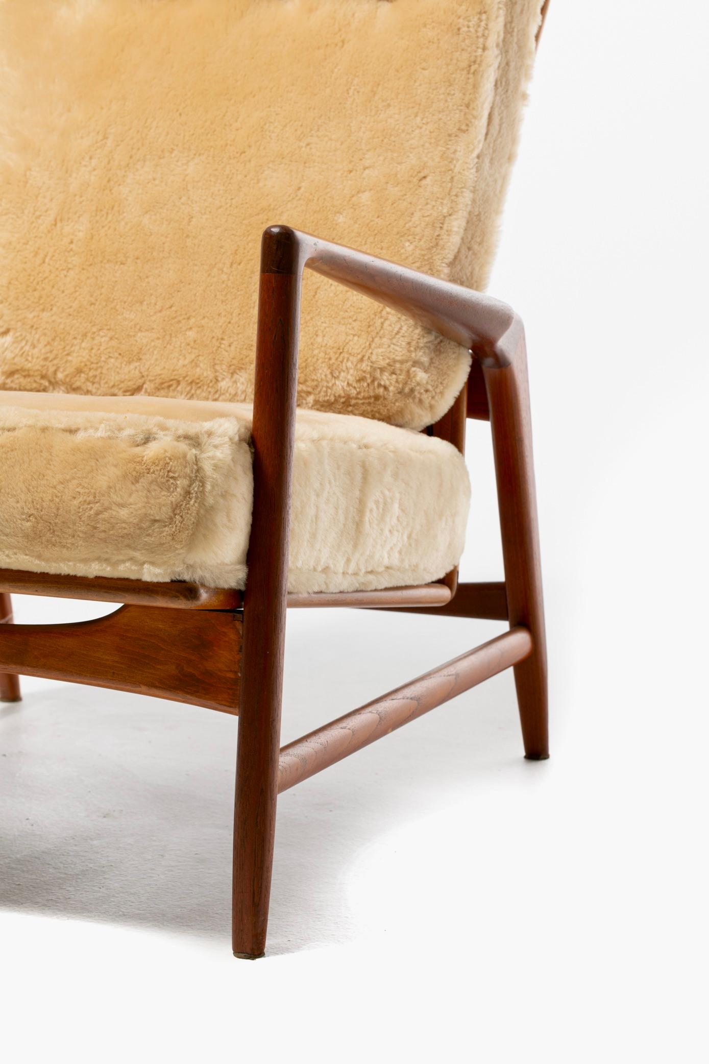 Scandinavian Modern Ib Kofod-Larsen Palomino Sheepskin & Walnut Reclining Lounge Chair & Ottoman