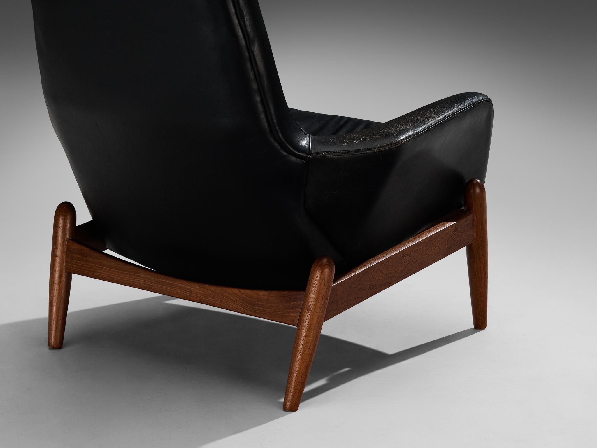 Ib Kofod-Larsen 'PD30' Chaise longue en teck et cuir noir Bon état - En vente à Waalwijk, NL