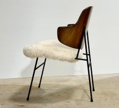 Ib Kofod-Larsen Silla de salón "Pingüino", Dinamarca 1950