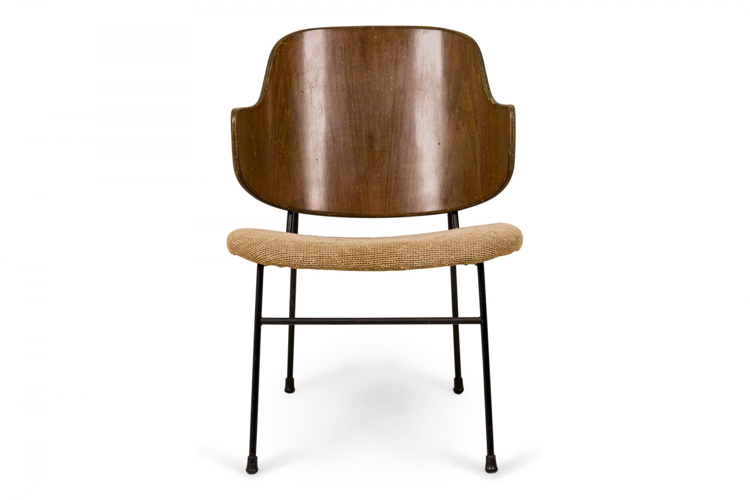 Danish mid-century 'Penguin' form lounge / side chair with a bentwood back with two small wings and a beige fabric upholstered slip seat, supported by a black iron frame. (I.B. KOFOD LARSEN)
 