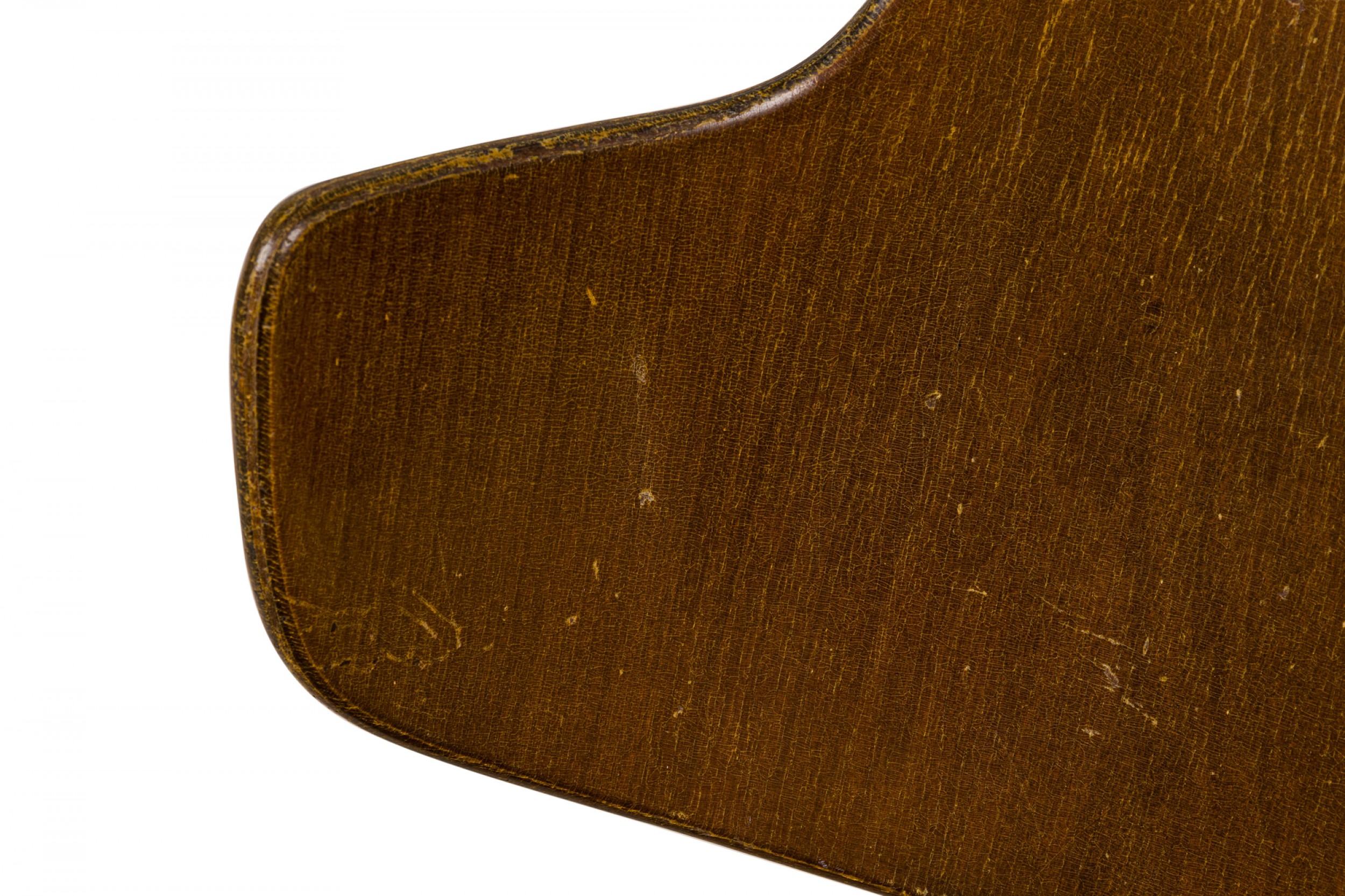 I.B. Kofod Larsen fauteuil de salon « Pingouin » tapissé de bois, de fer et de tissu beige en vente 1