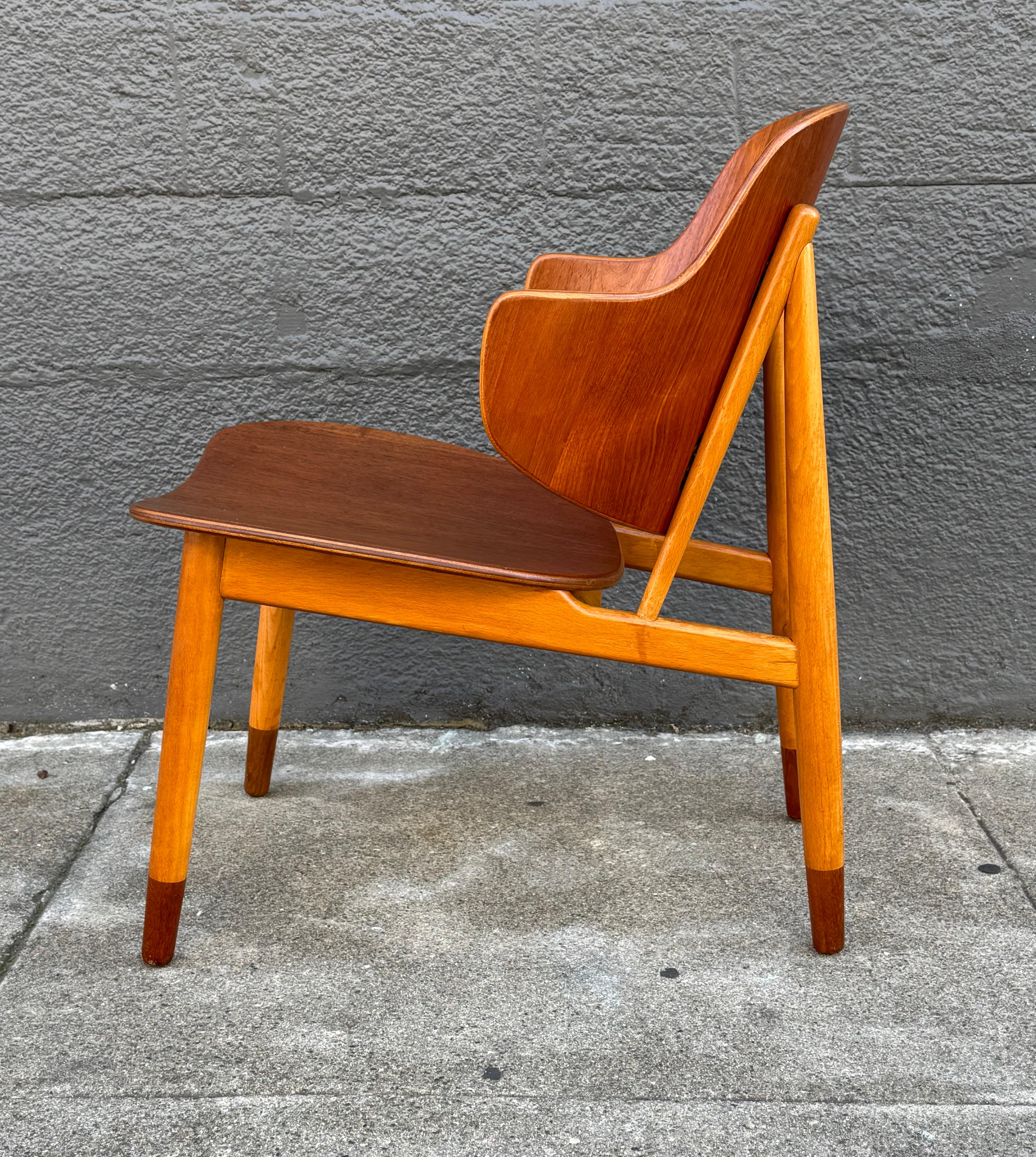 Silla Penquin Ib Kofod-Larsen Hecho a mano en venta