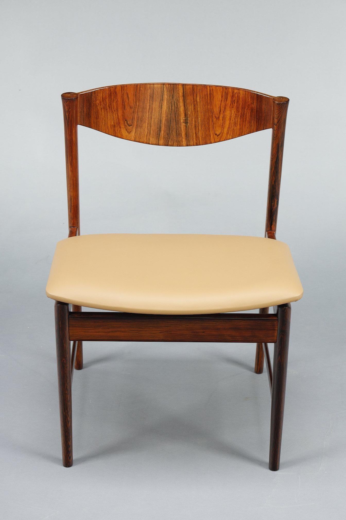 Mesa de comedor Ib Kofod-Larsen de palisandro con hoja extensible y seis sillas en venta 3