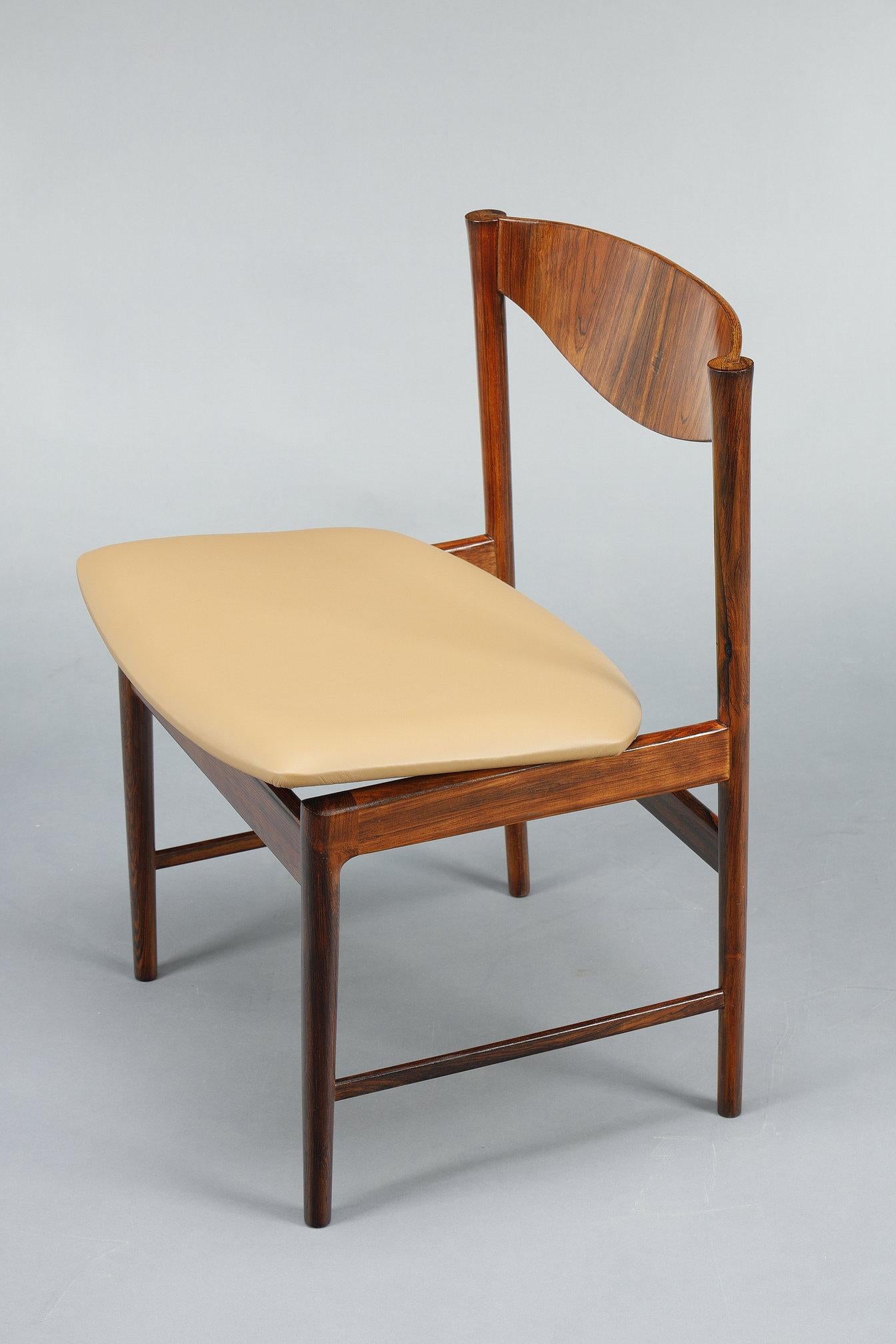 Mesa de comedor Ib Kofod-Larsen de palisandro con hoja extensible y seis sillas en venta 4