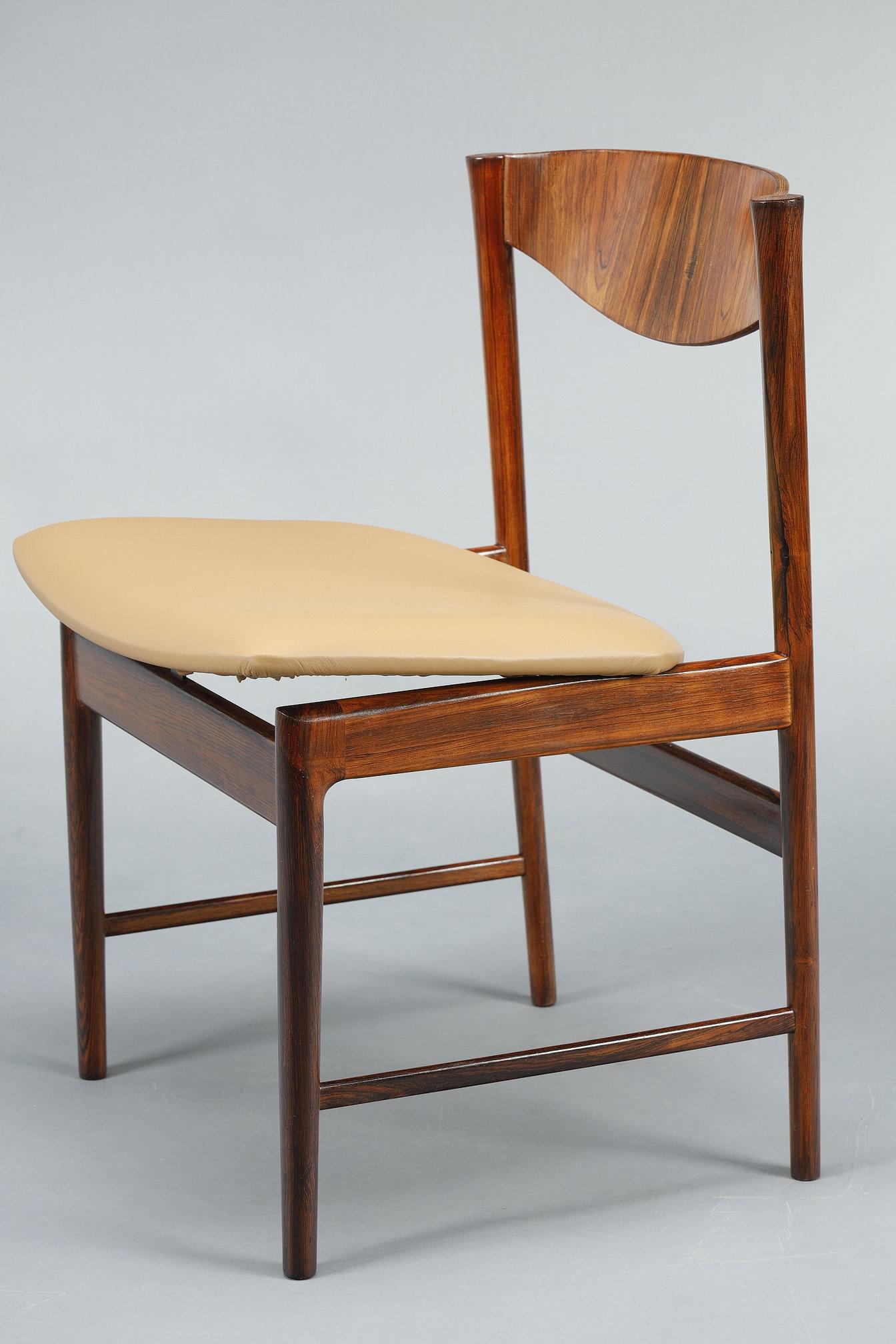Mesa de comedor Ib Kofod-Larsen de palisandro con hoja extensible y seis sillas en venta 5
