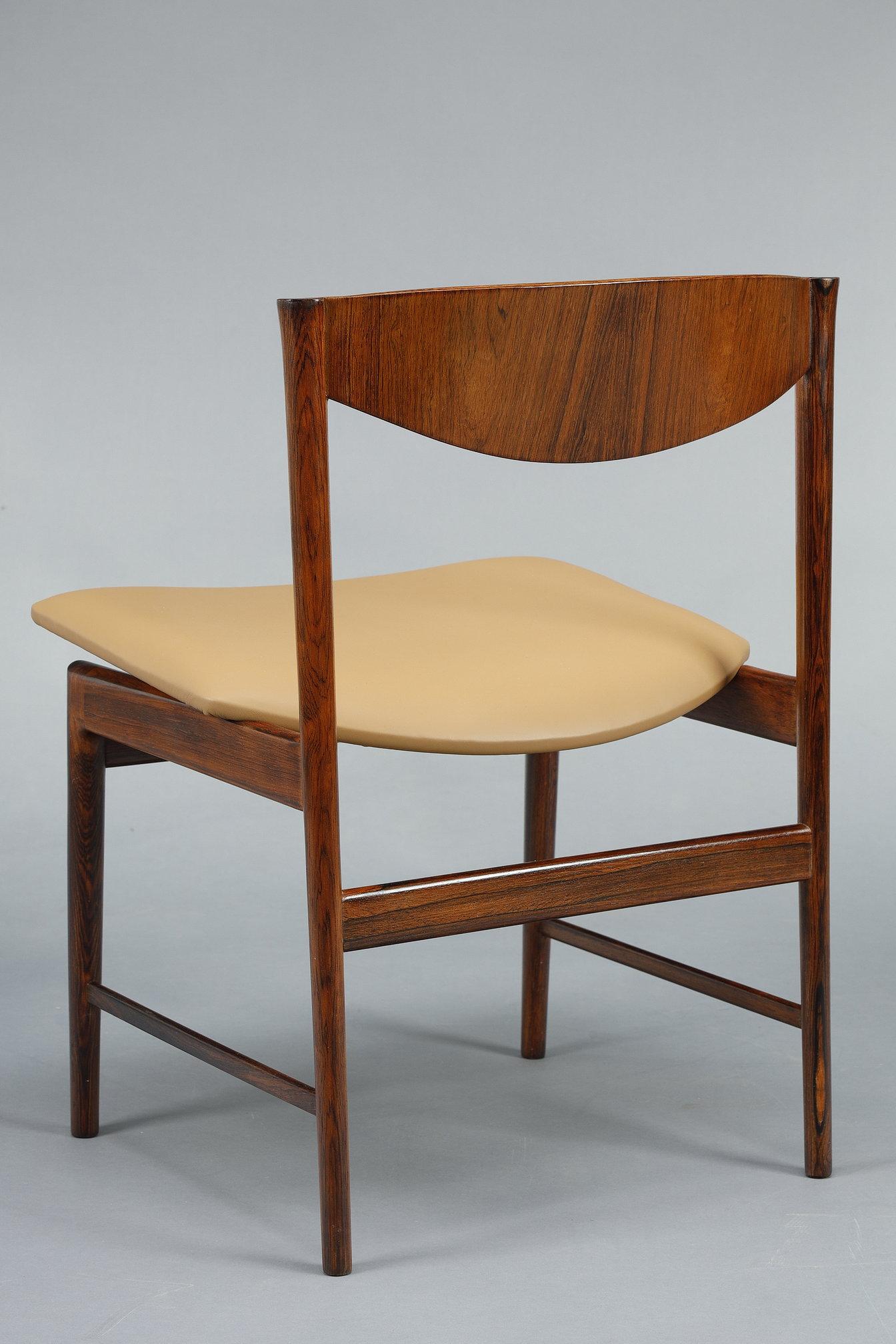 Mesa de comedor Ib Kofod-Larsen de palisandro con hoja extensible y seis sillas en venta 8