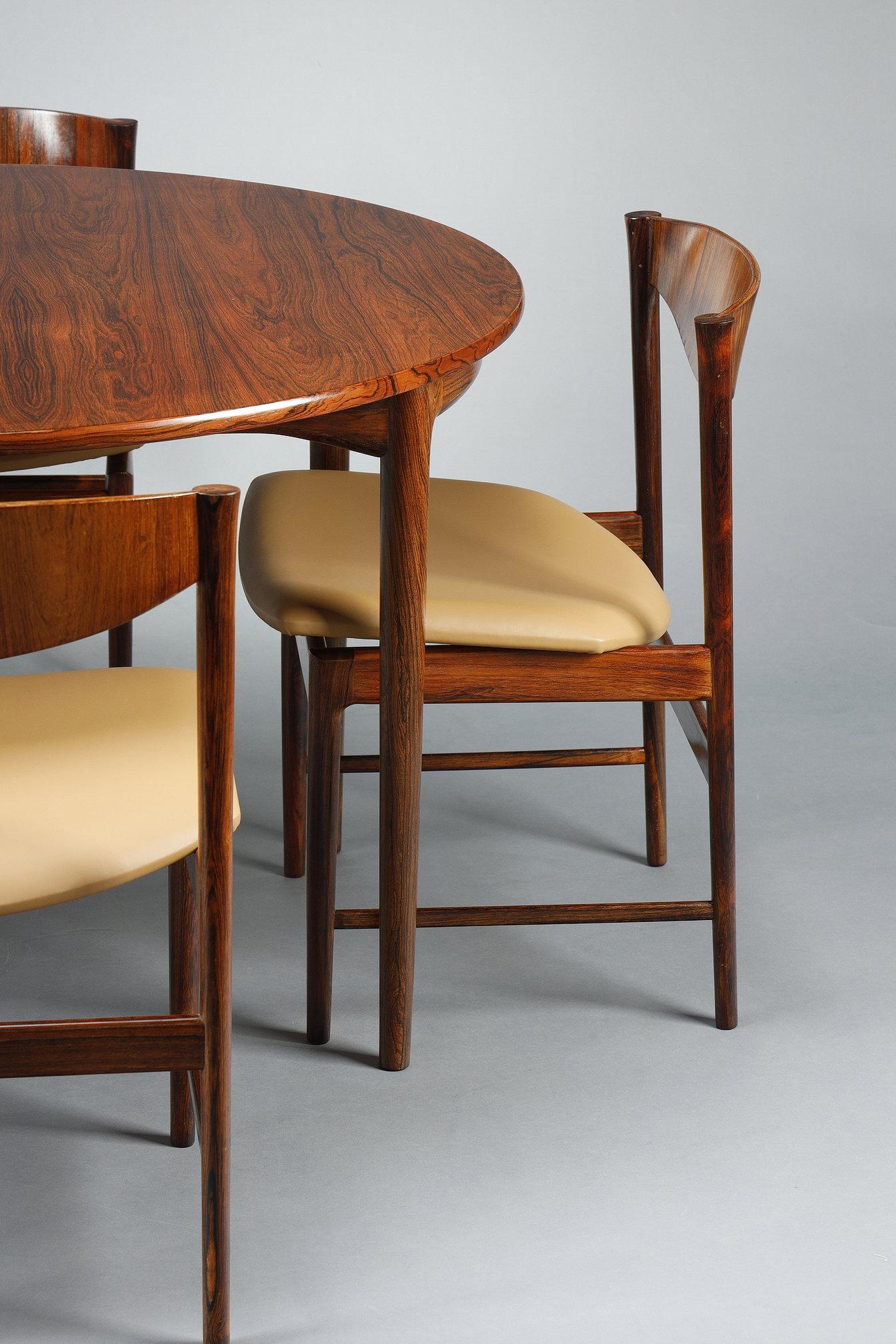 Mesa de comedor Ib Kofod-Larsen de palisandro con hoja extensible y seis sillas en venta 10