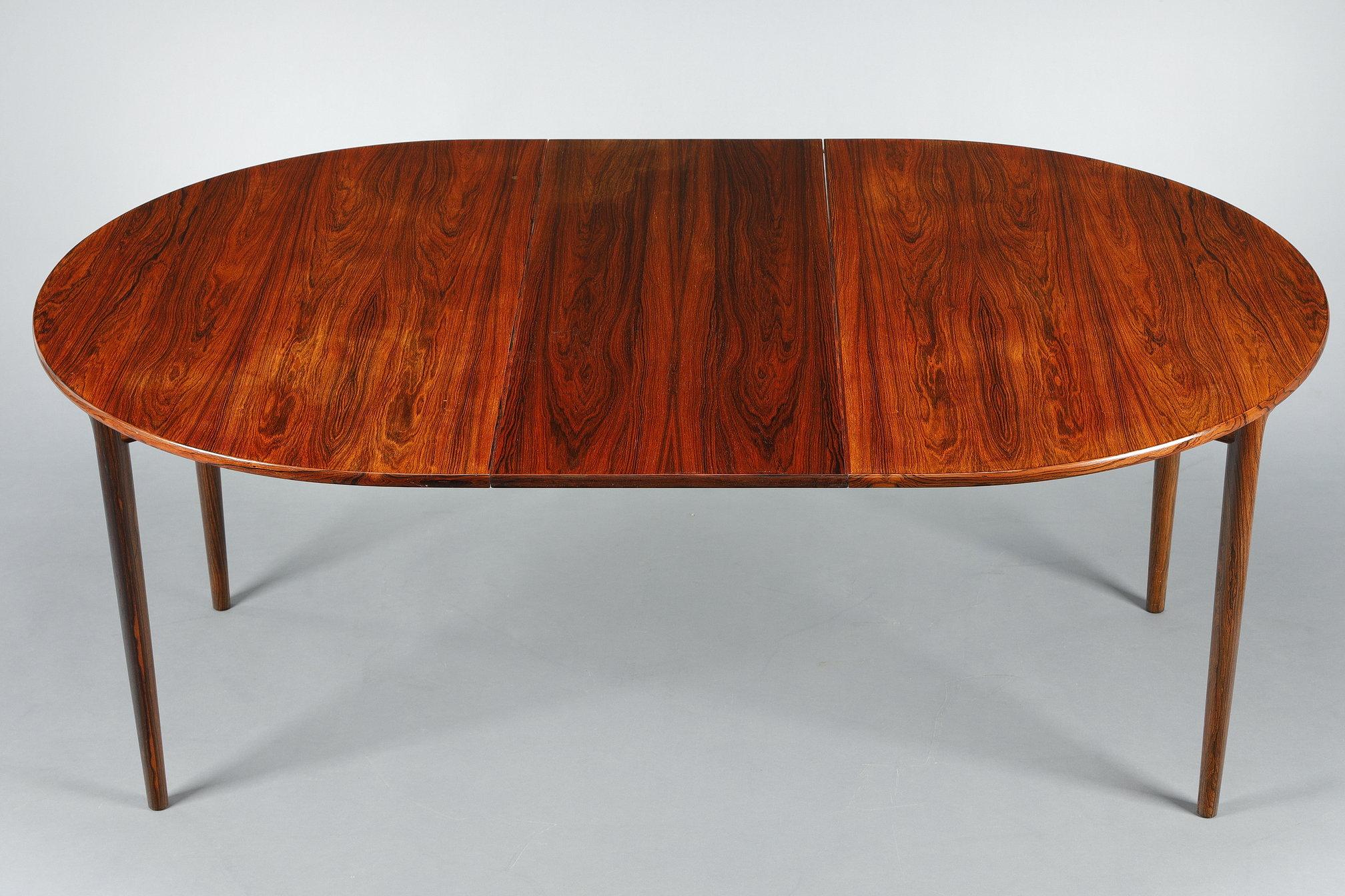 Mesa de comedor Ib Kofod-Larsen de palisandro con hoja extensible y seis sillas Escandinavo moderno en venta