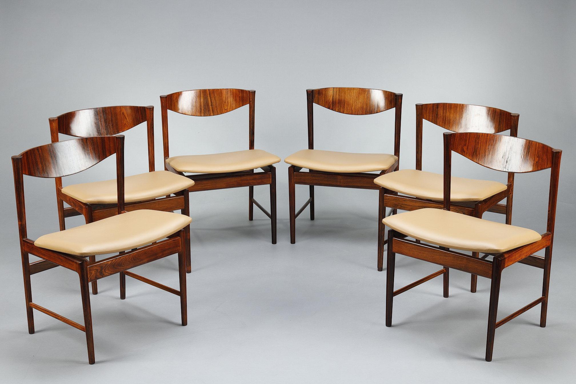 Mesa de comedor Ib Kofod-Larsen de palisandro con hoja extensible y seis sillas mediados del siglo XX en venta