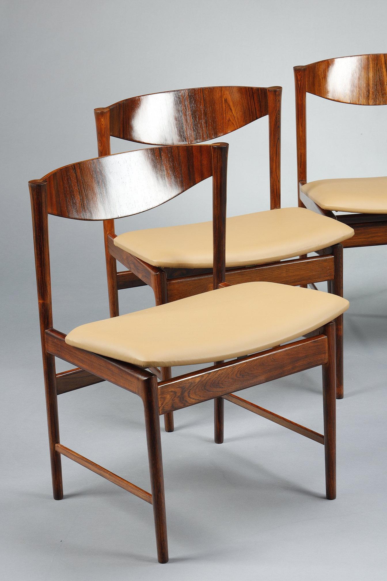 Mesa de comedor Ib Kofod-Larsen de palisandro con hoja extensible y seis sillas Palo de rosa en venta