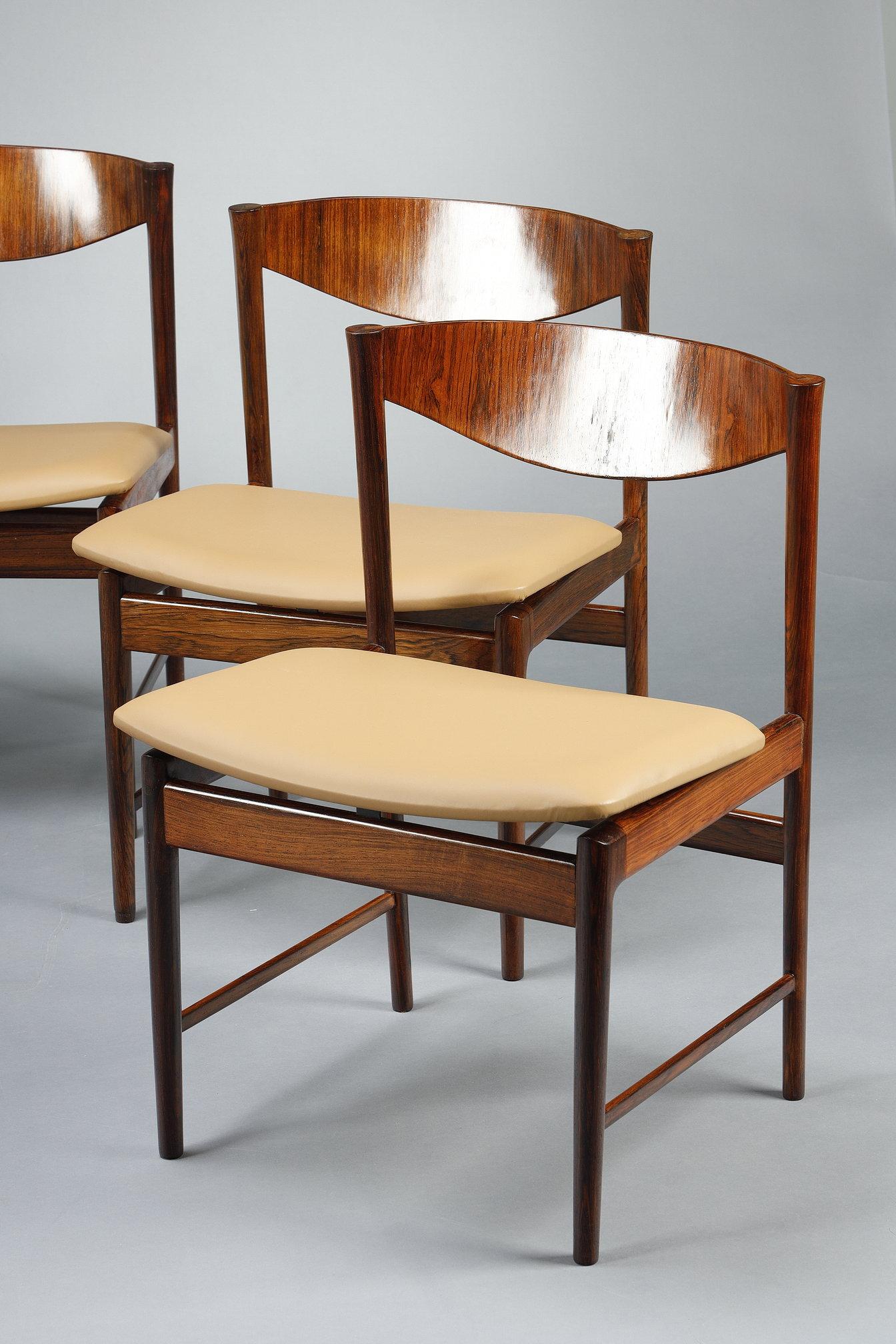 Mesa de comedor Ib Kofod-Larsen de palisandro con hoja extensible y seis sillas en venta 1