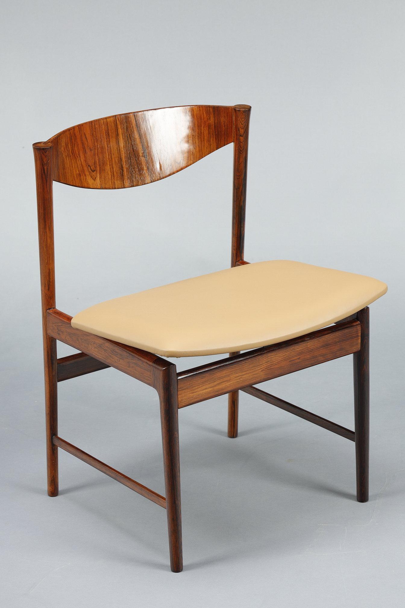 Mesa de comedor Ib Kofod-Larsen de palisandro con hoja extensible y seis sillas en venta 2