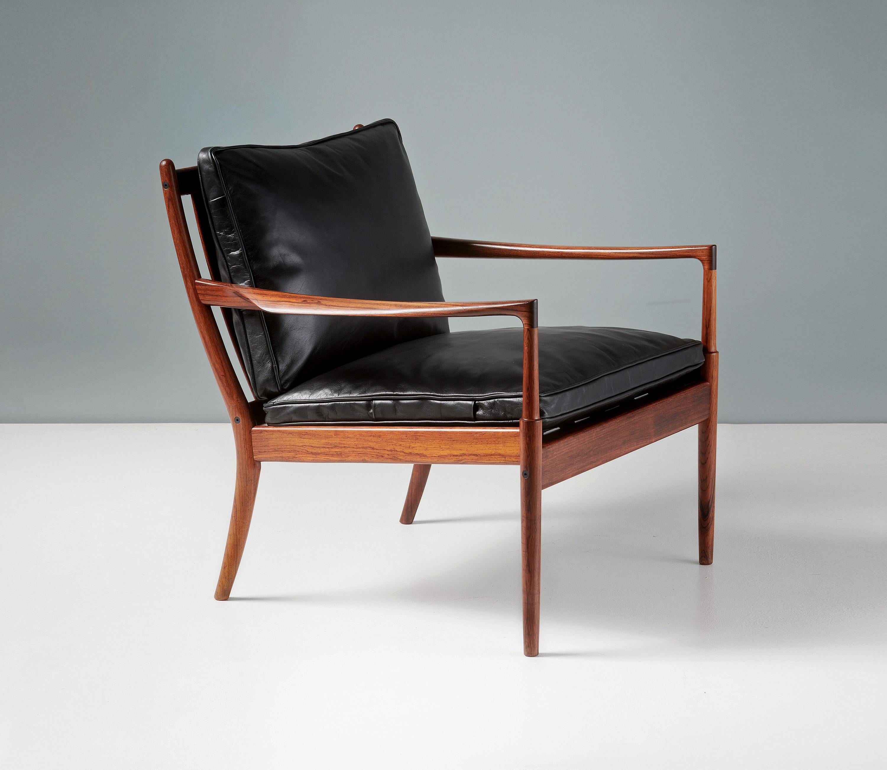 Ib Kofod-Larsen - Chaise longue Samso, 1958

Rare chaise longue produite pour Olof Perssons Fatoljindustri (OPE) à Jonkoping, en Suède, et conçue par le maître designer danois Ib Kofod-Larsen. Le cadre est en bois de rose et a été reverni à l'huile