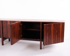 Credenza in palissandro di Ib Kofod-Larsen, realizzata da Faarup Møbelfabrik, anni '60