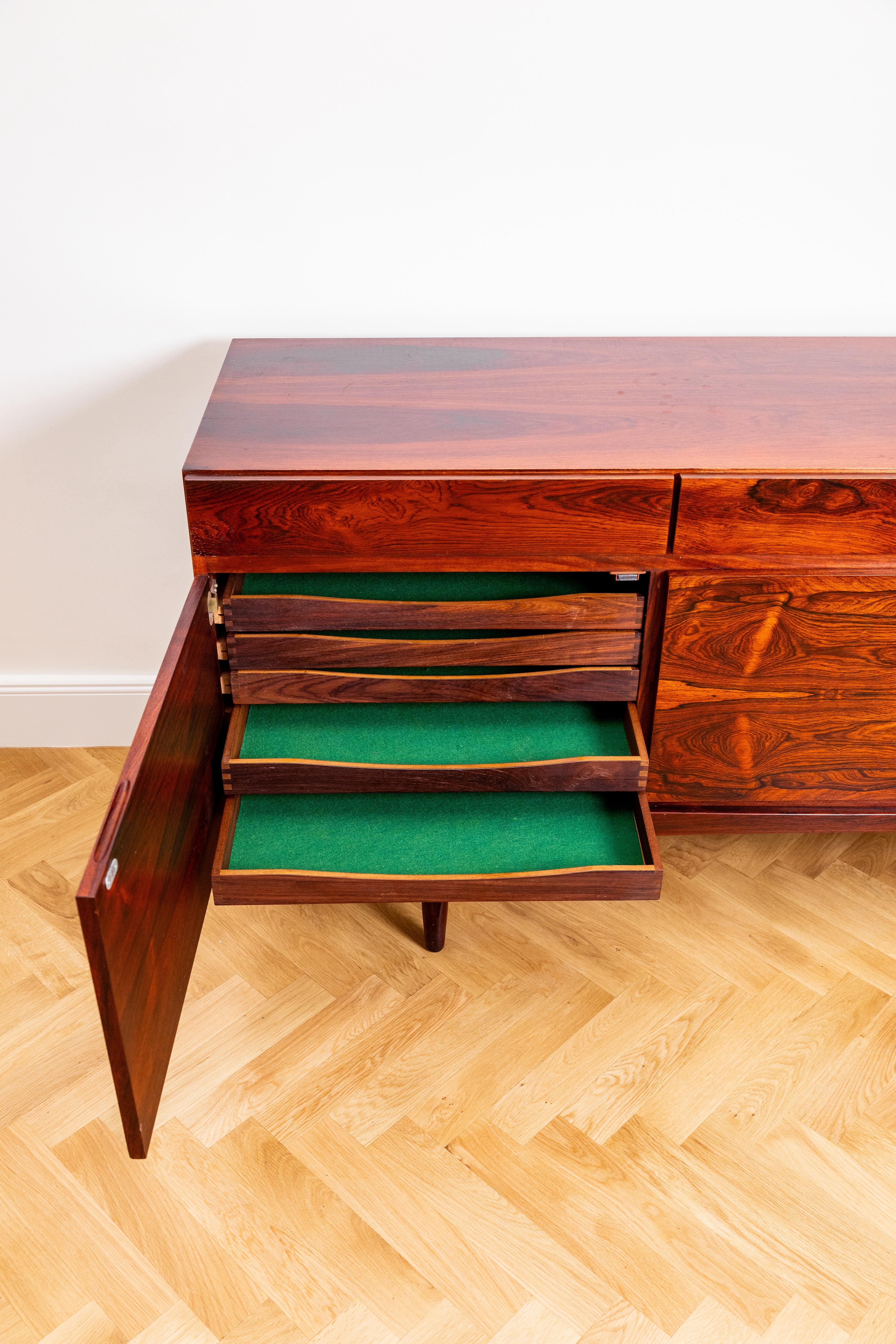 Ib Kofod-Larsen Rosewood Sideboard, Model FA-66 for Faarup Møbelfabrik, Denmark In Good Condition For Sale In Sofia, BG