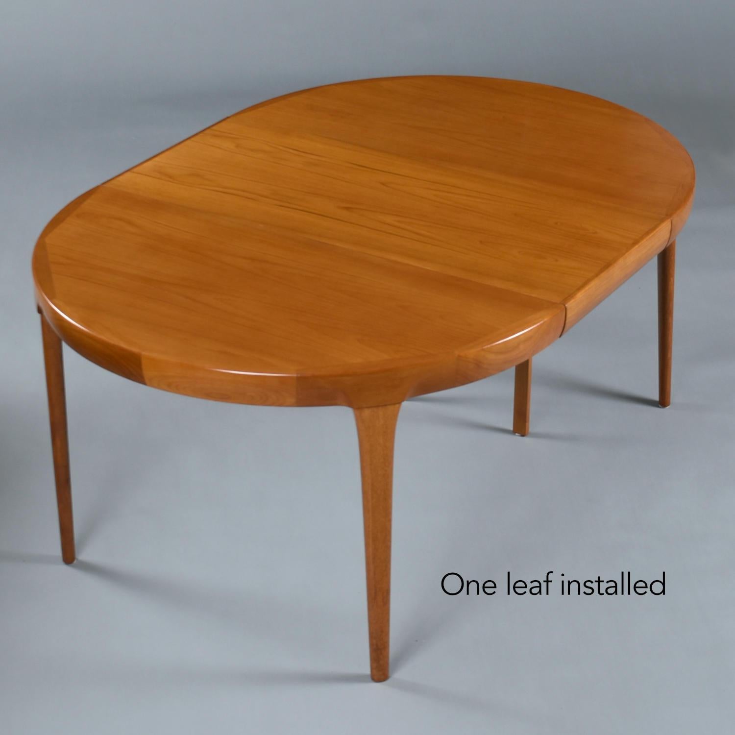 Mid-Century Modern Ib Kofod Larsen Round To Oval Expanding Danish Teak Dining Table