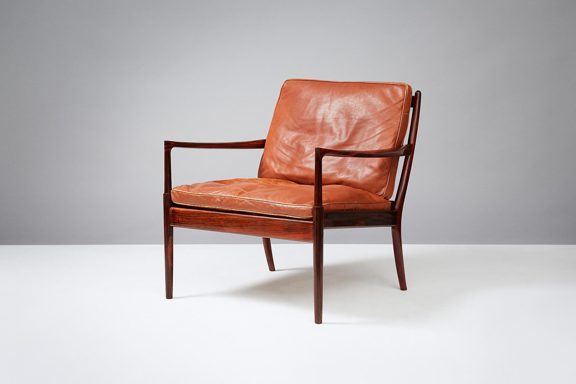 Ib Kofod-Larsen

Samso chair, circa 1958

Rarely seen lounge chair produced by Olof Perssons Fatoljindustri (OPE), Jonkoping, Sweden. Highly figured exotic rosewood frame with patinated original tan leather cushions.
      