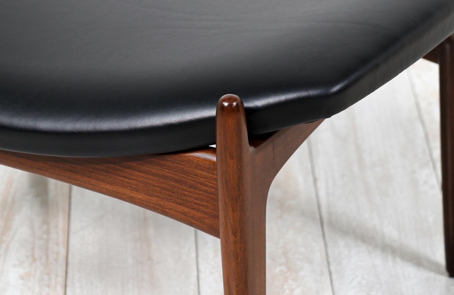 Ib Kofod-Larsen Sculpted Leather Stool for Selig In Excellent Condition In Los Angeles, CA