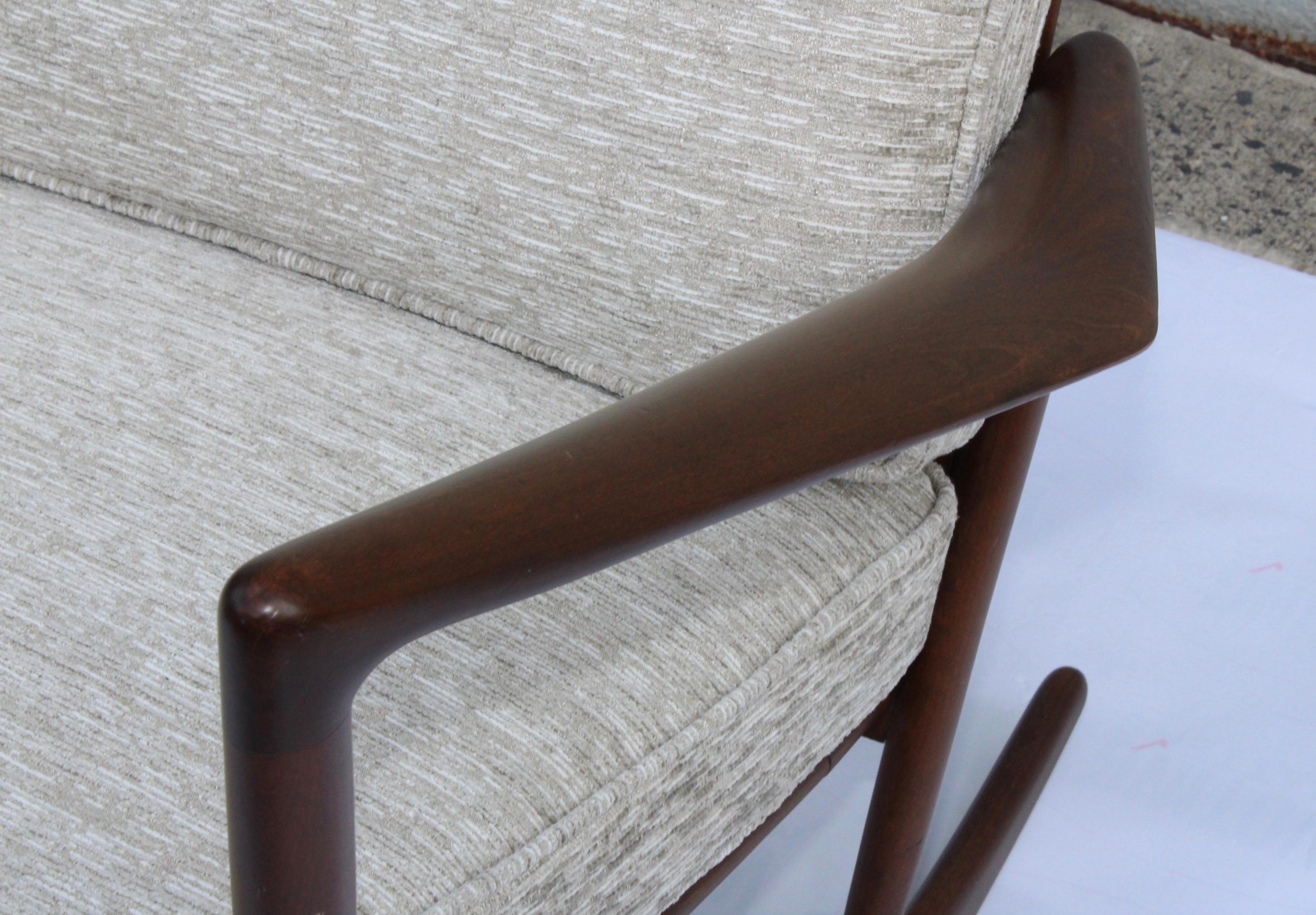 Silla mecedora escultural Ib Kofod-Larsen en venta 5