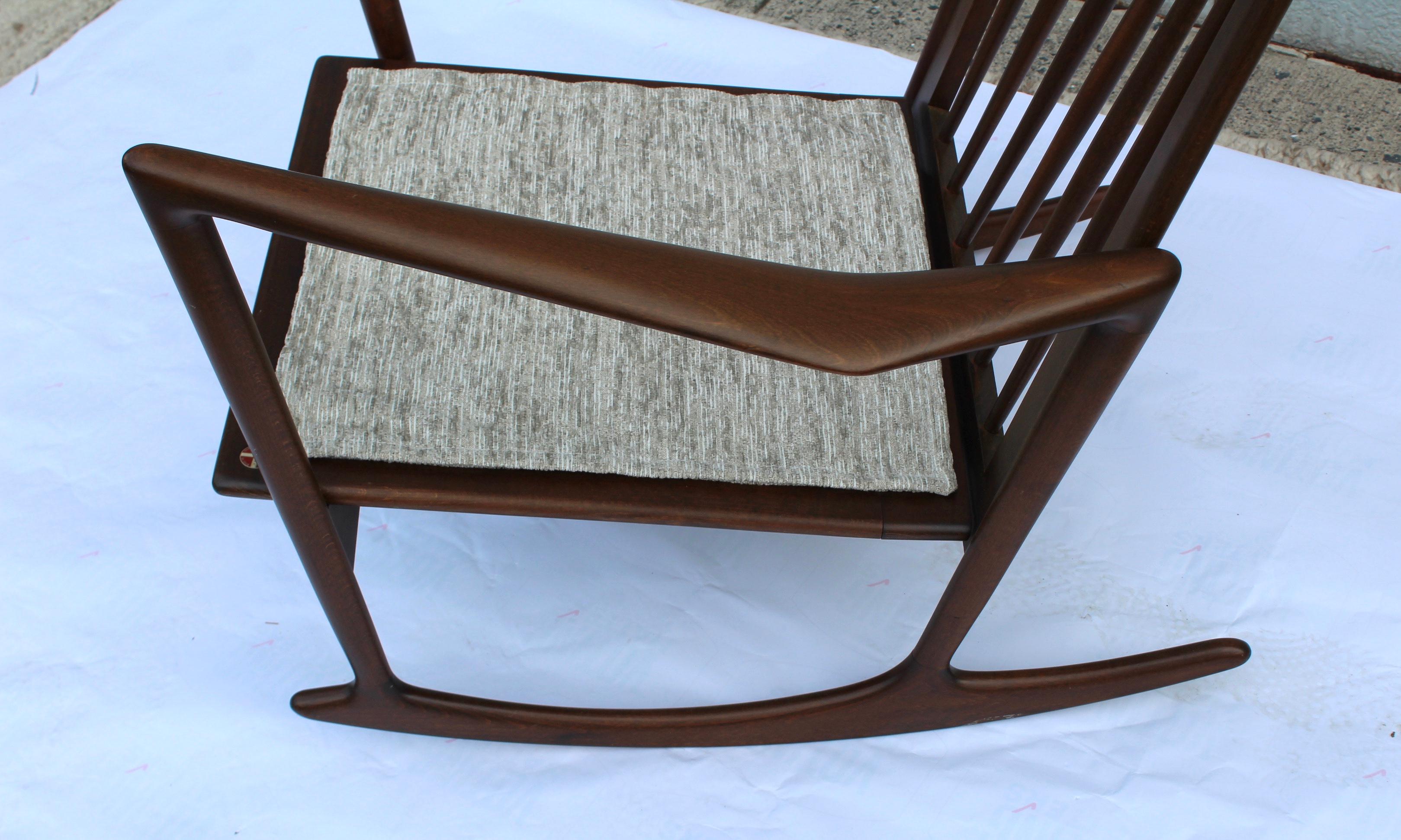 Silla mecedora escultural Ib Kofod-Larsen en venta 8