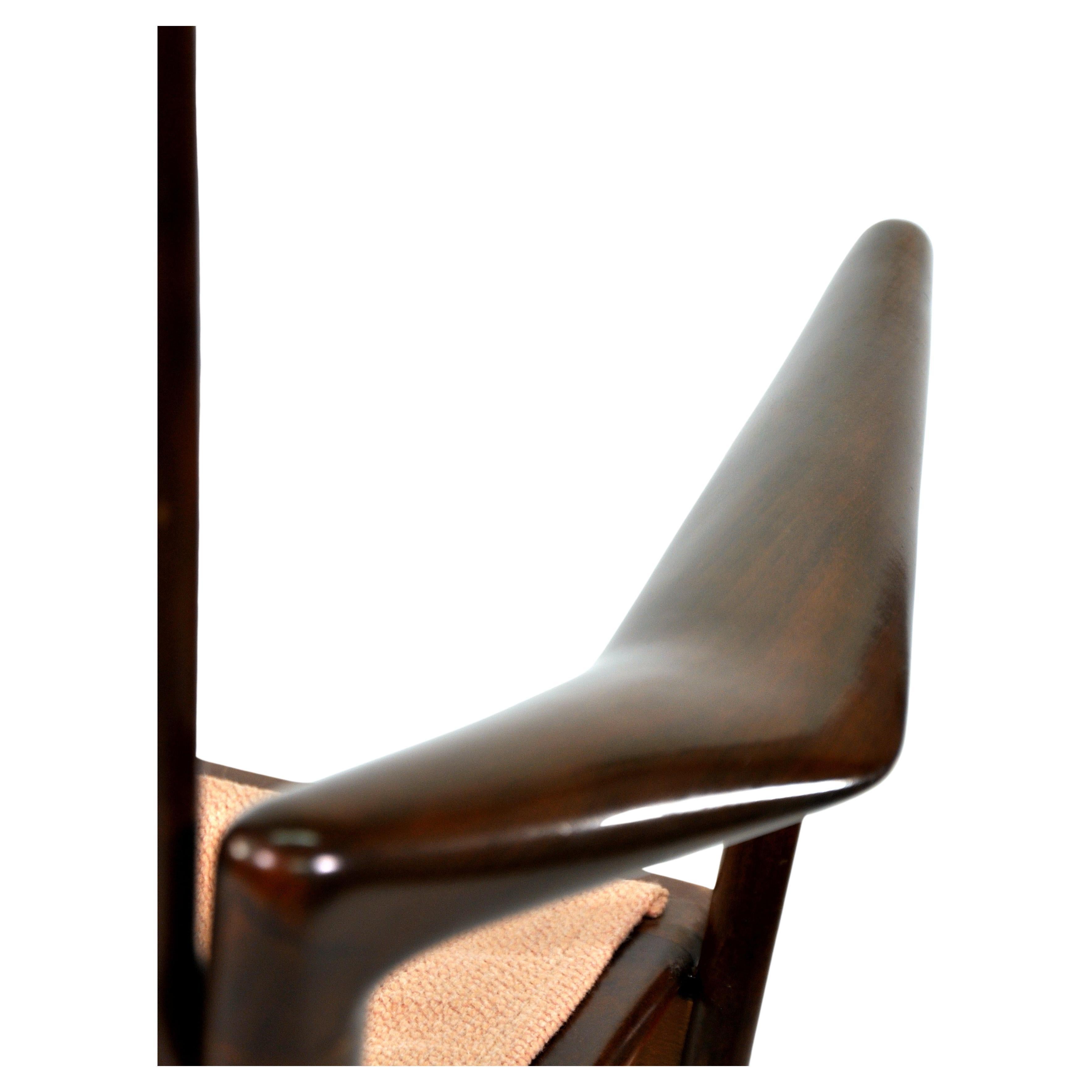 Chaise à bascule sculpturale d'Ib Kofod-Larsen pour Selig, Danemark, années 1960 en vente 1