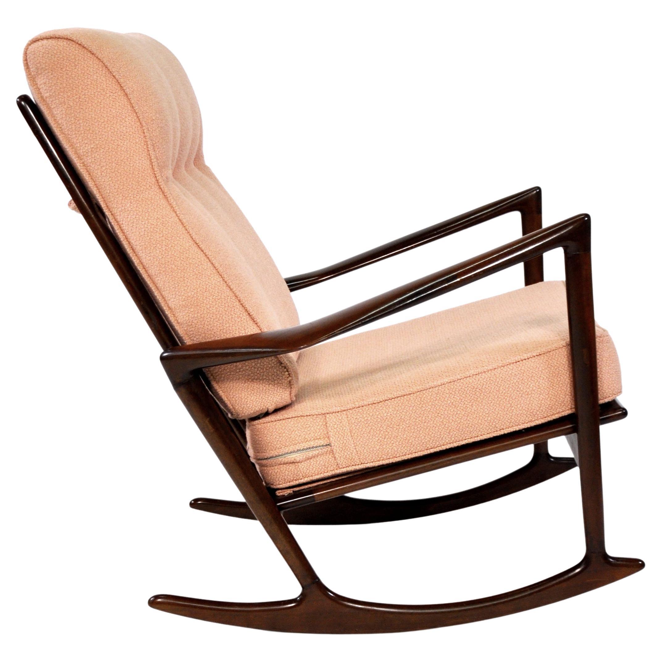 Chaise à bascule sculpturale d'Ib Kofod-Larsen pour Selig, Danemark, années 1960 en vente 4