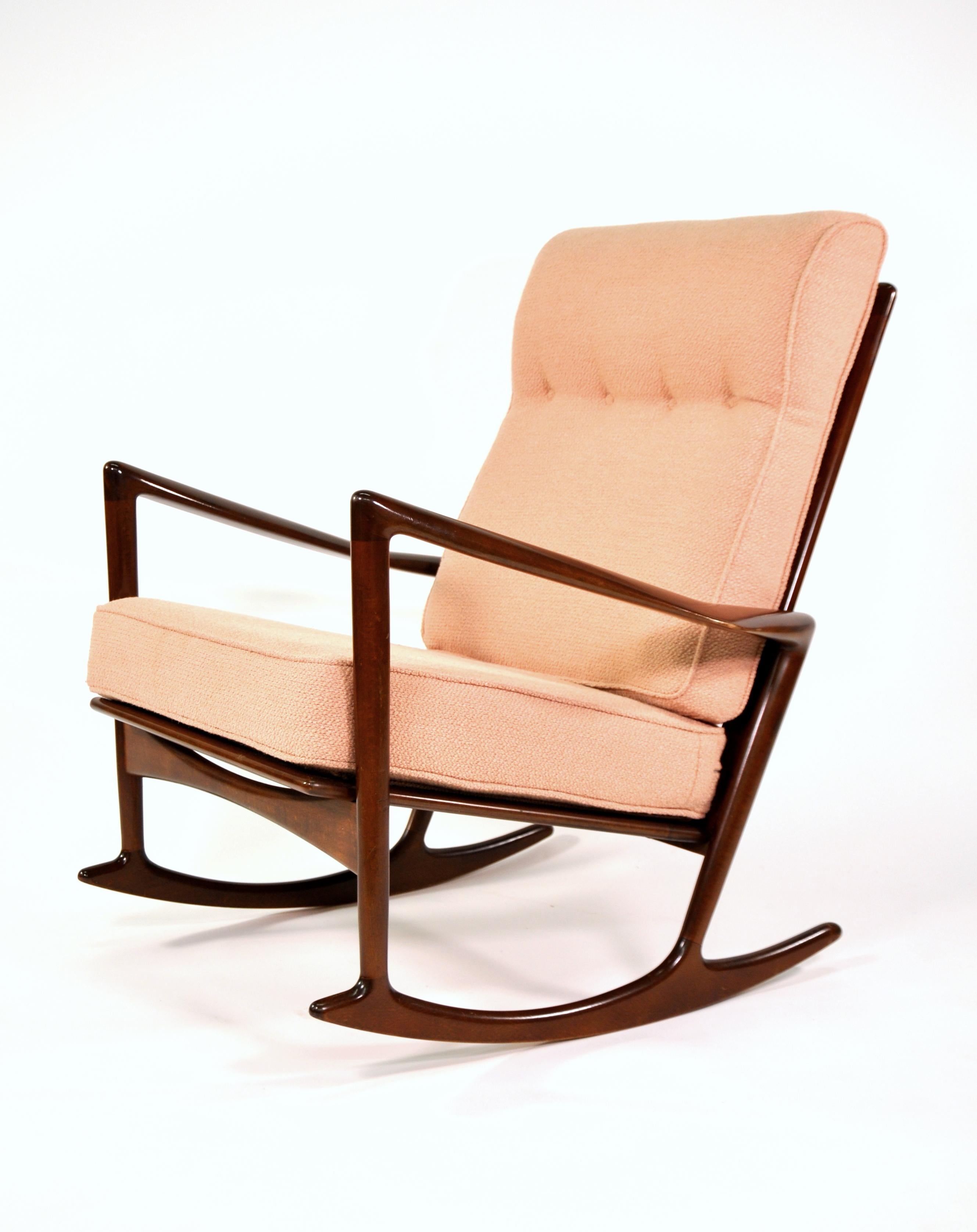 Ib Kofod-Larsen Sculptural Rocking Chair for Selig In Good Condition In Miami, FL