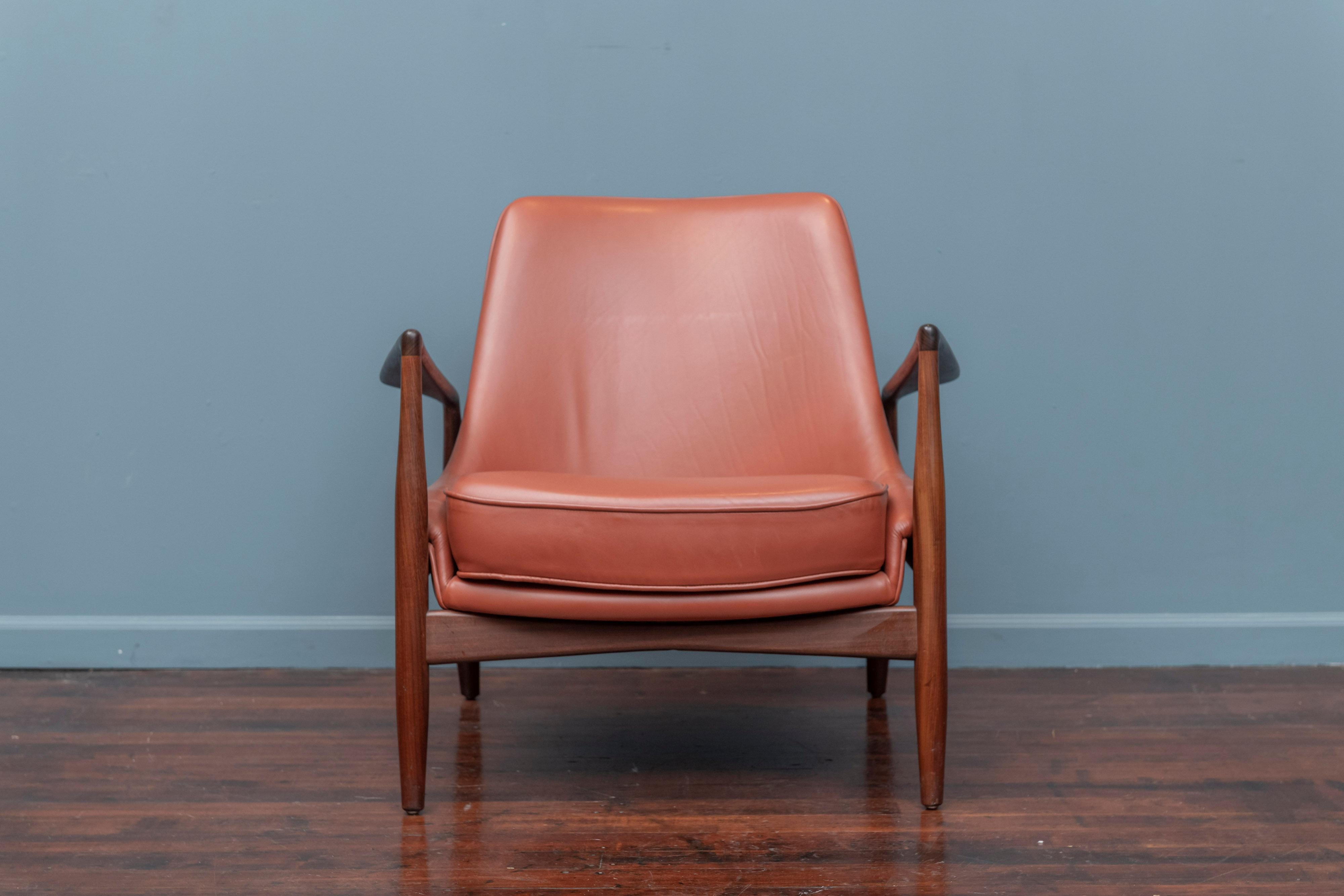 Mid-Century Modern Ib Kofod-Larsen Chaire de scellement pour l'OPE, Danemark en vente