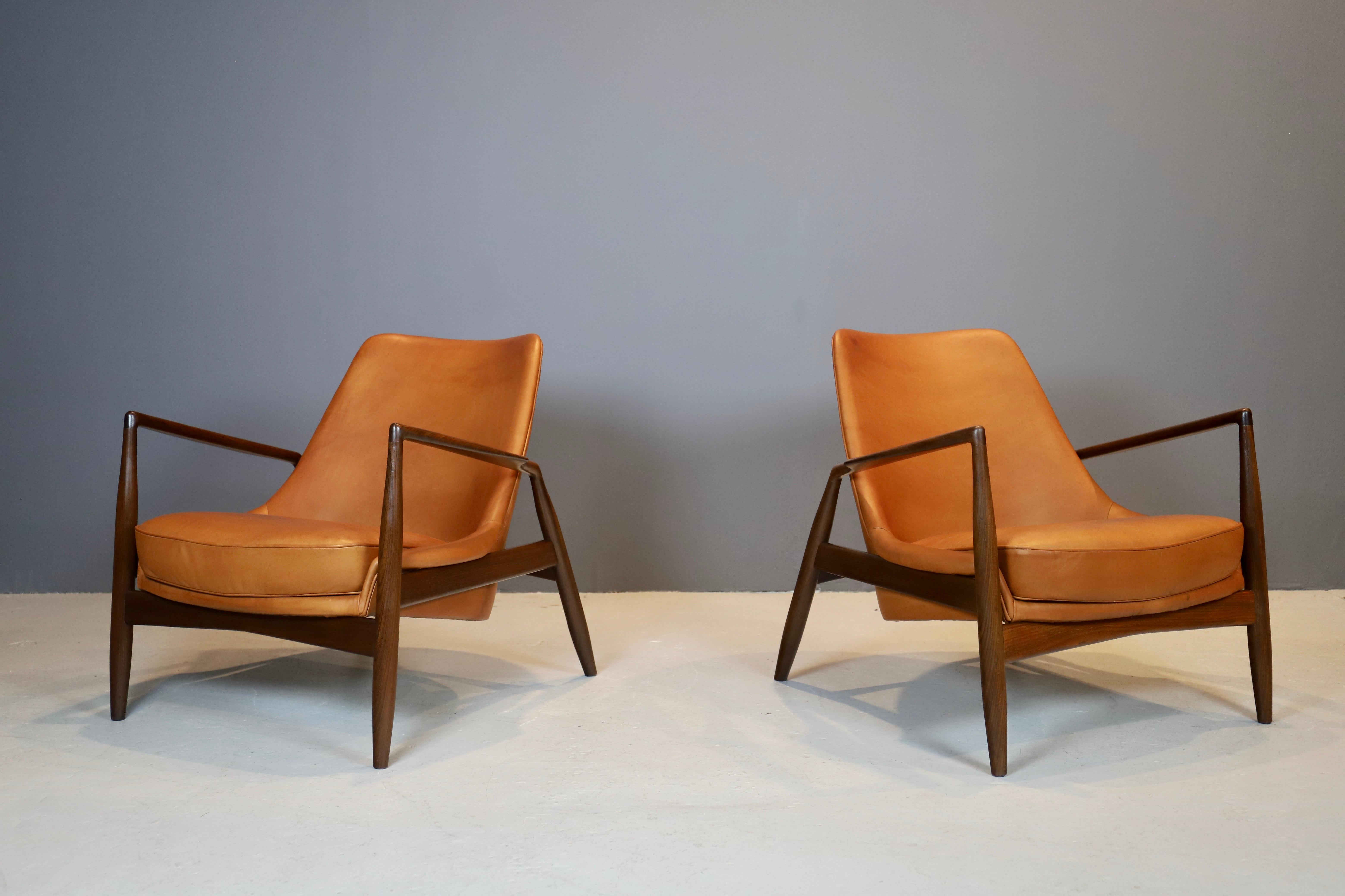 Ib Kofod-Larsen, Seal Chairs in Afromosia Wood, 1956 In Excellent Condition In New York, NY