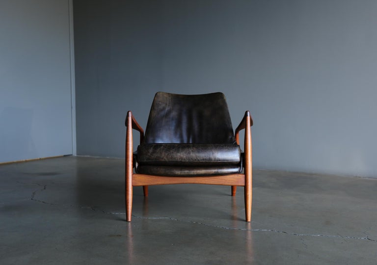 Ib Kofod-Larsen Seal Lounge Chair for OPE Möbler, circa 1960  In Good Condition For Sale In Costa Mesa, CA