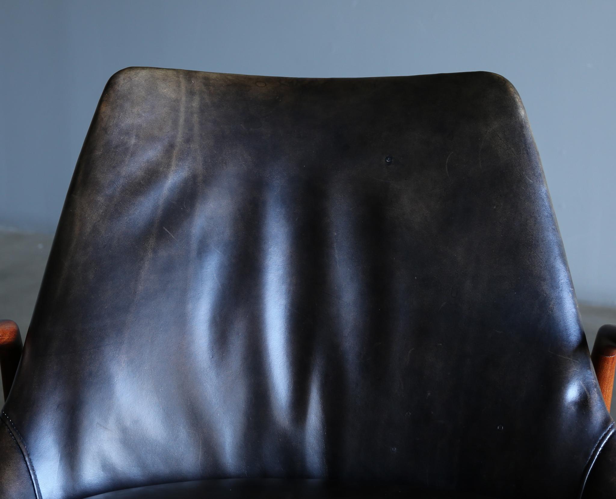 Ib Kofod-Larsen Seal Lounge Chair for OPE Möbler, circa 1960 2