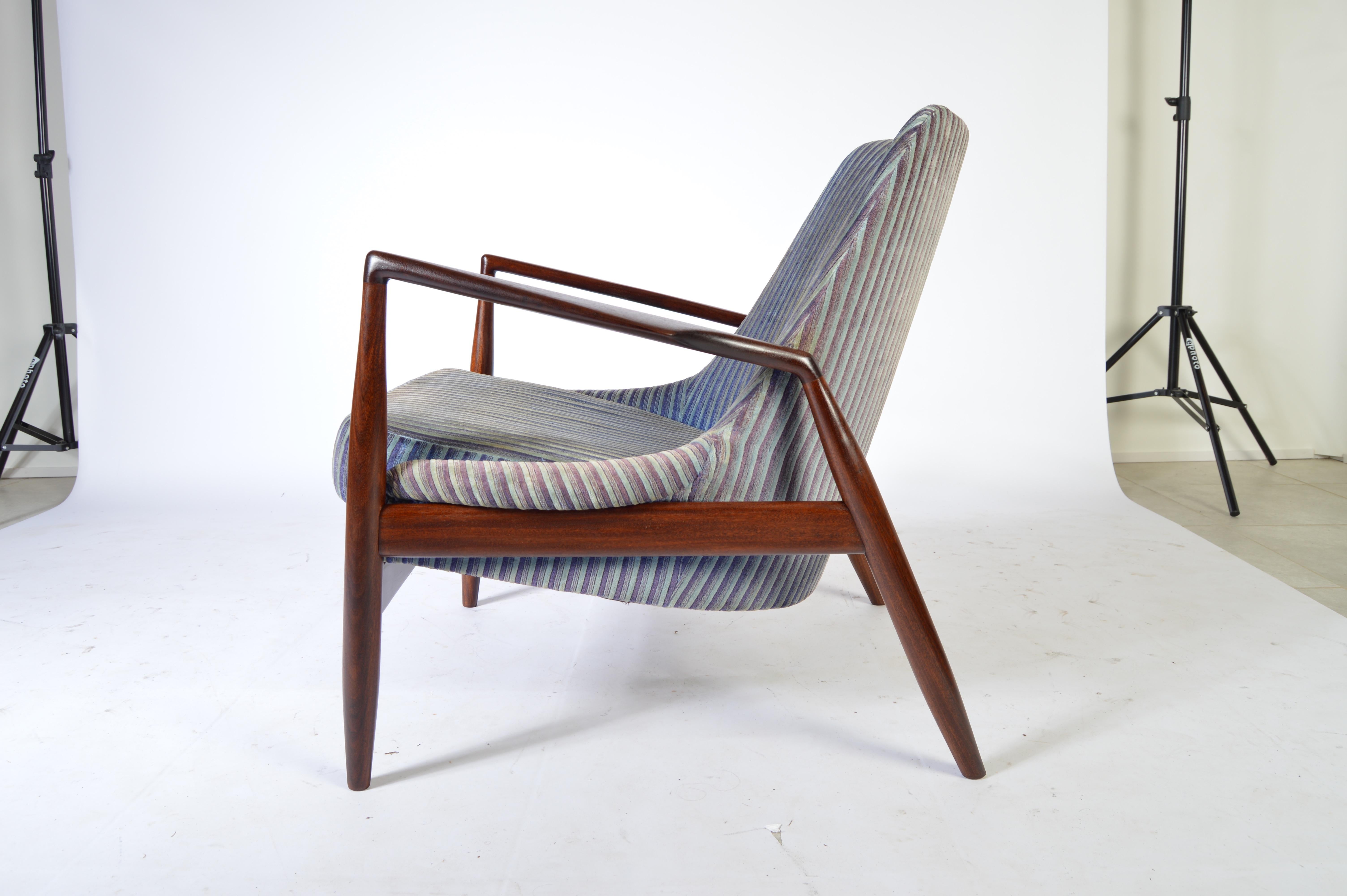 IB Kofod Larsen 'Seal' chair model 503-799, circa 1957 having original upholstery with teak frame.
The frame is in outstanding condition having been well maintained. The original upholstery shows typical signs of age and use.
One of Kofod-larsen's