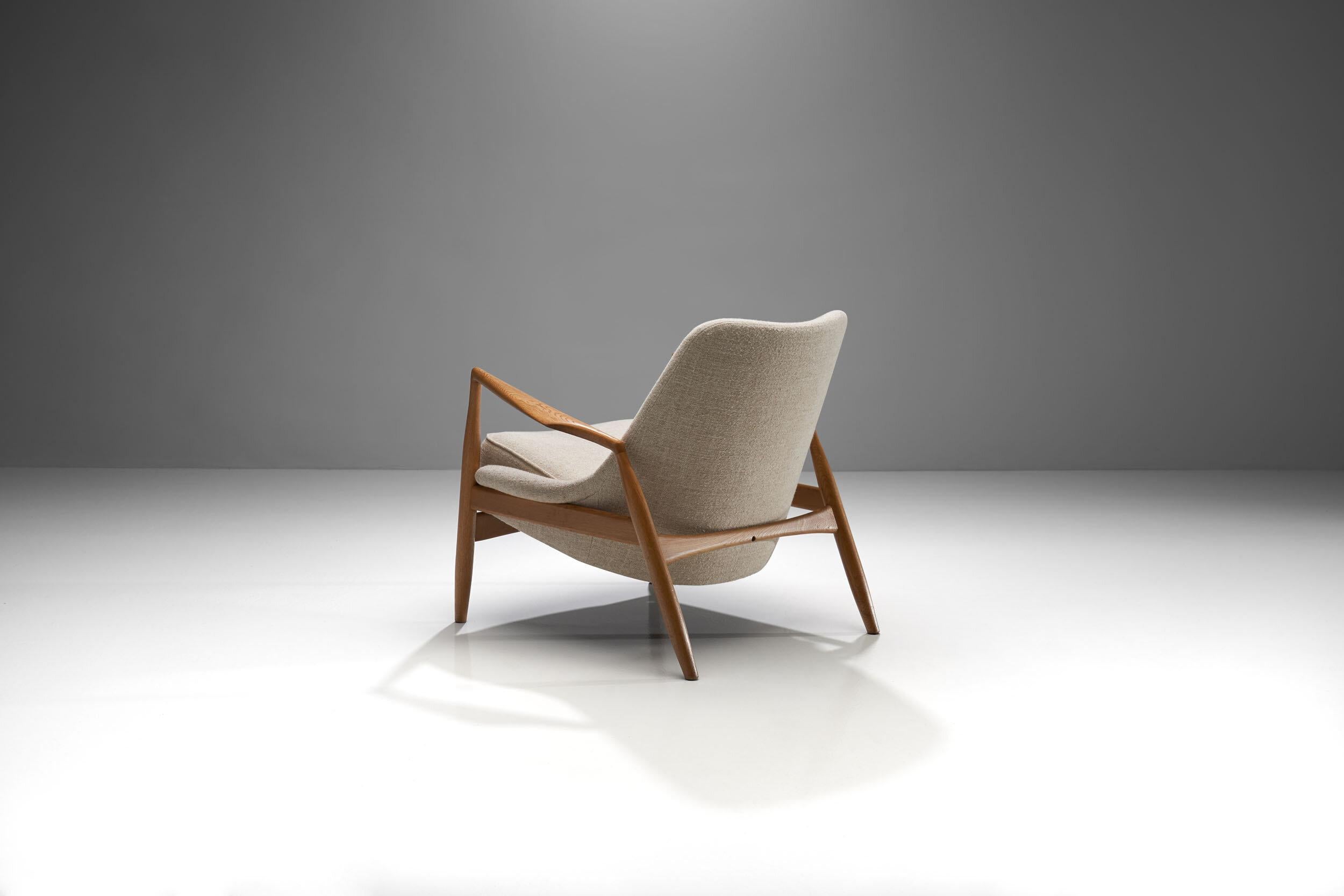 Mid-20th Century Ib Kofod-Larsen Seal Lounge Chair in Light Linen Blend Fabric, Sweden, 1950s