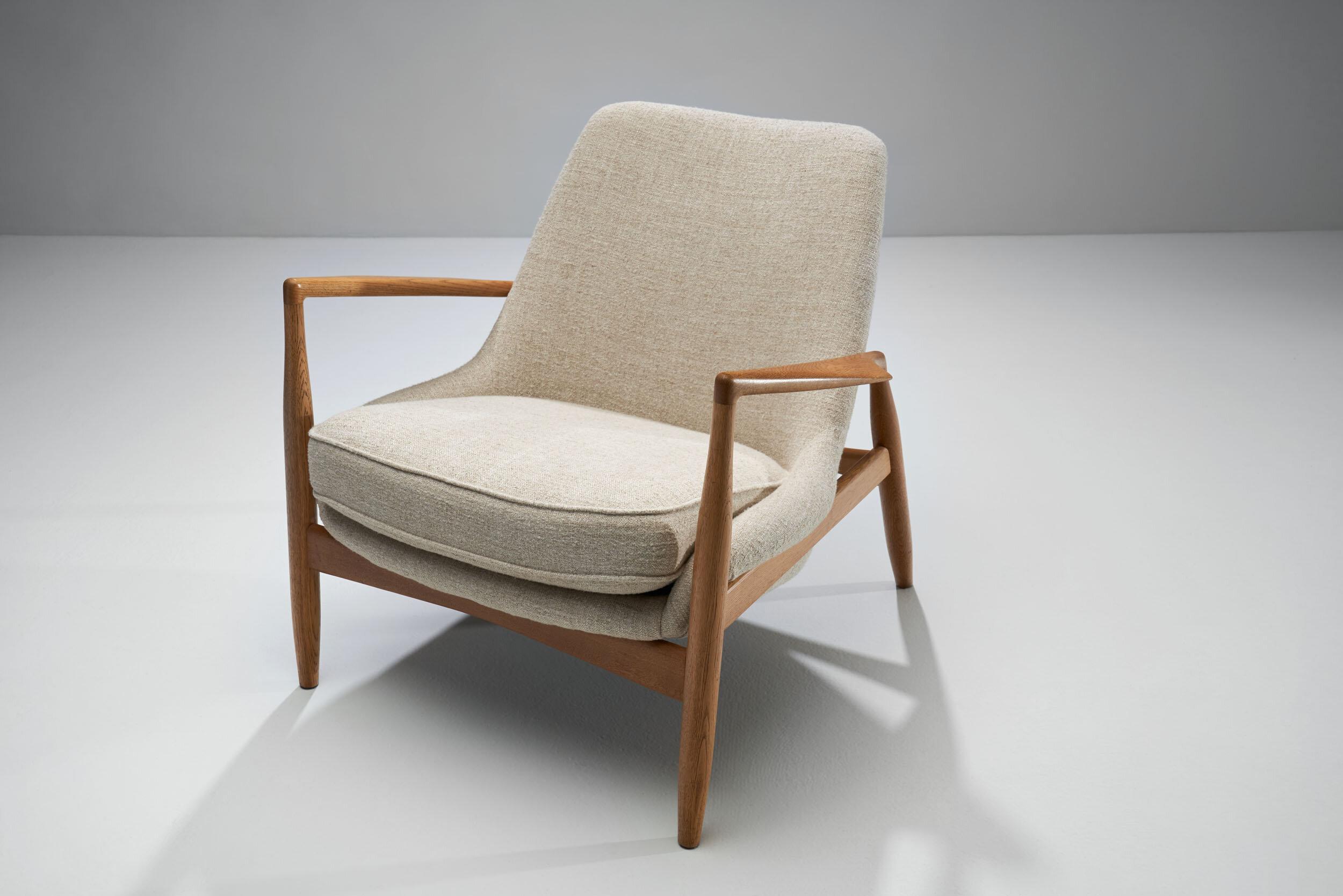 Ib Kofod-Larsen Seal Lounge Chair in Light Linen Blend Fabric, Sweden, 1950s 1