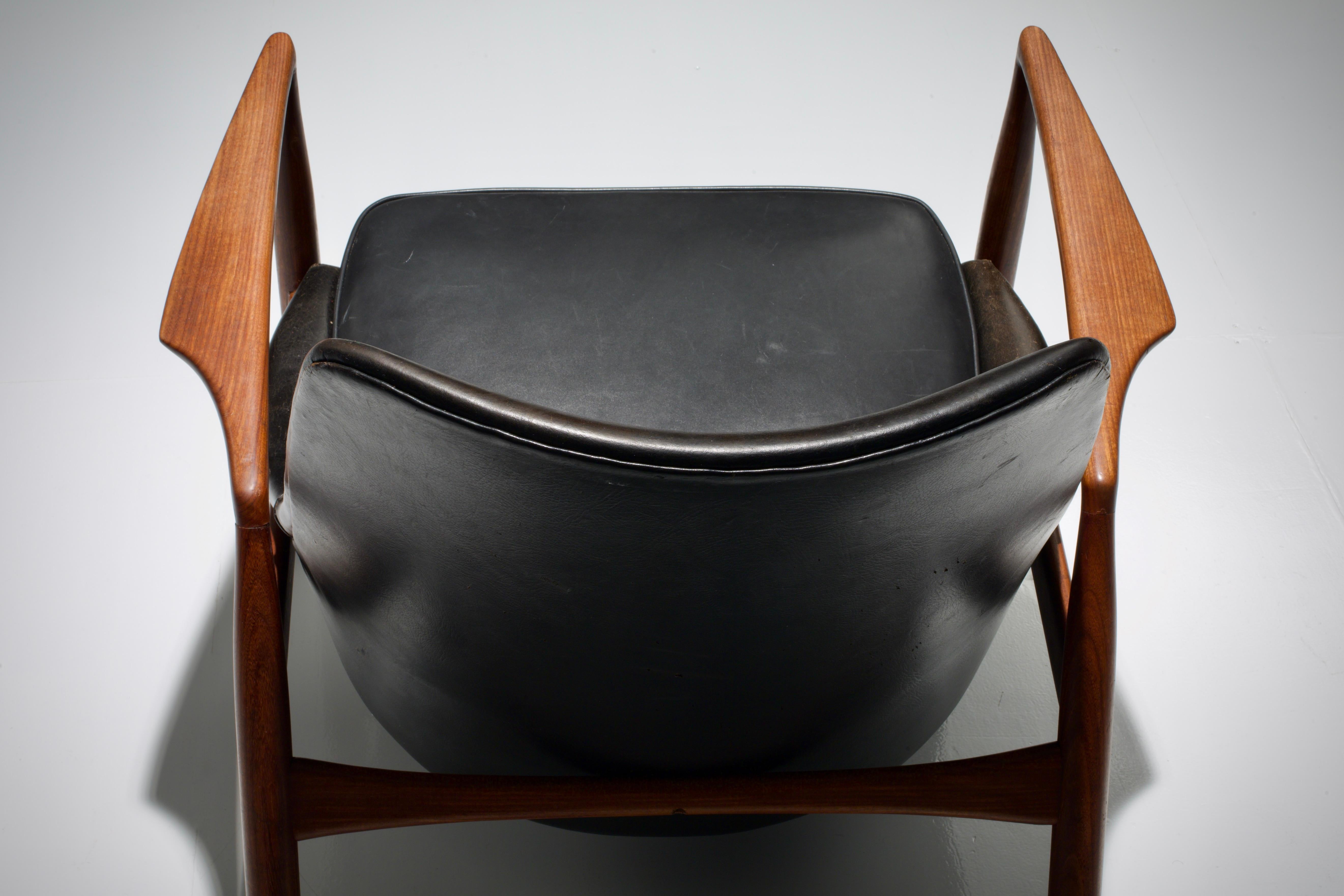 Mid-20th Century Ib Kofod-Larsen 'Seal'/' Sälen' Lounge Chair in Leather and Teak, Sweden, 1950's