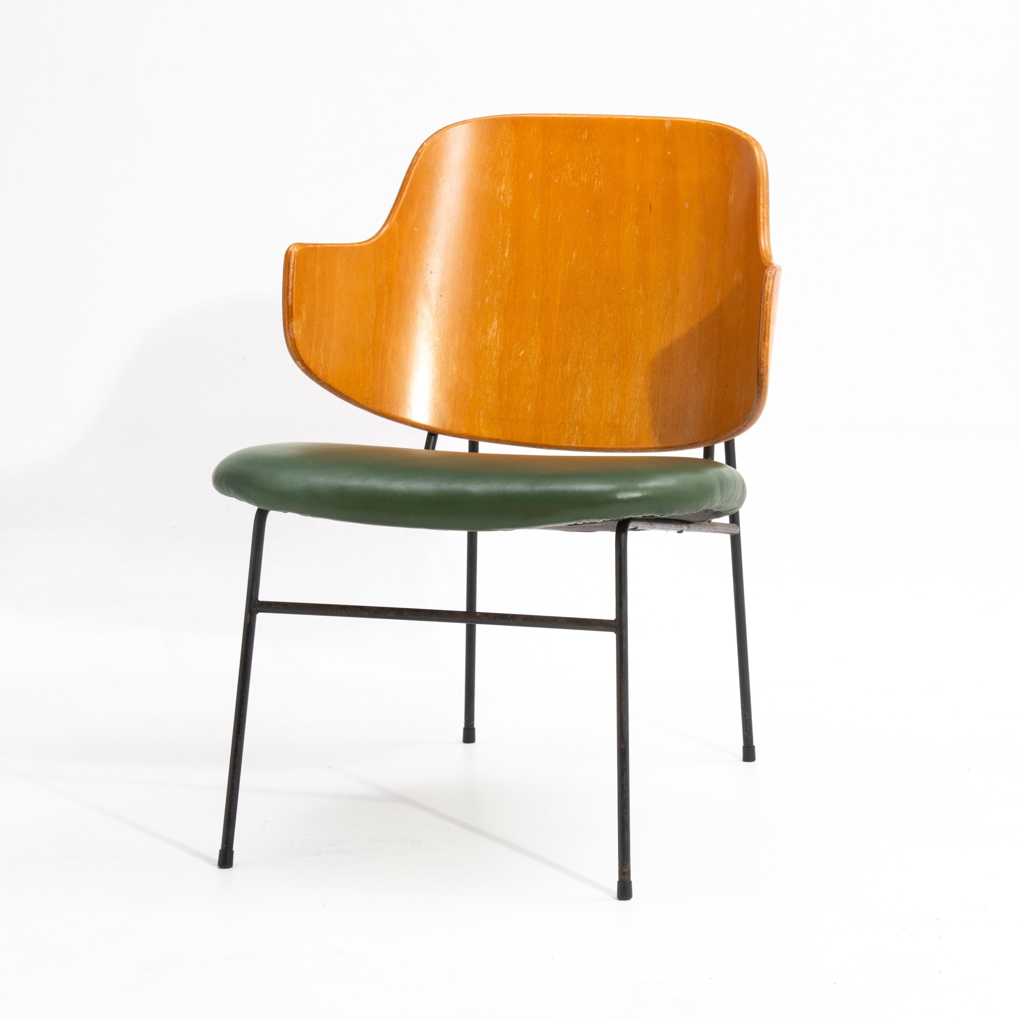 Ib Kofod-Larsen Silla Selig Penguin Estructura de hierro Piel verde Años 50 Cuero en venta